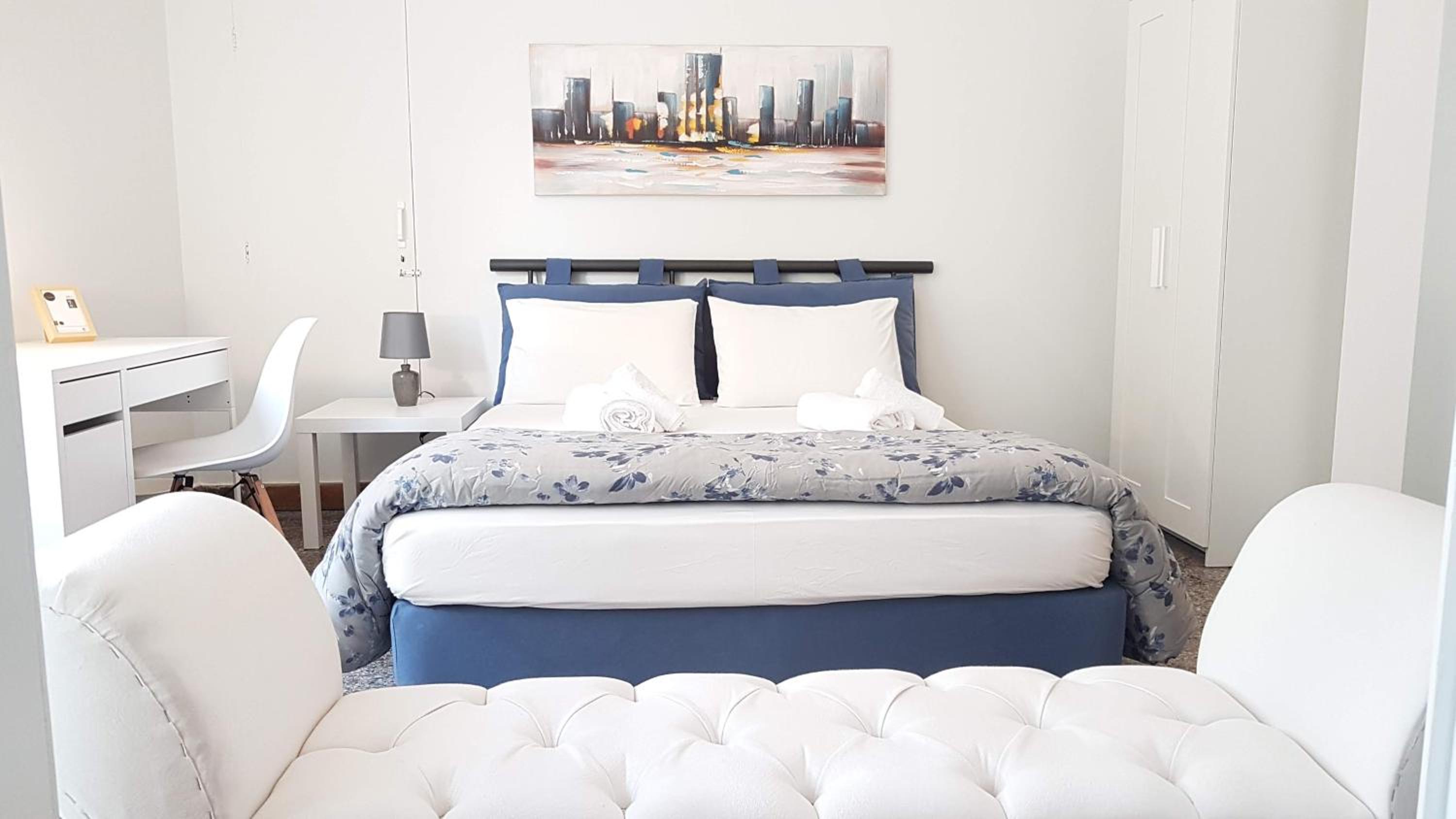 Ionian Apartment- Athens Center, 6 BD, 2.5 BATH