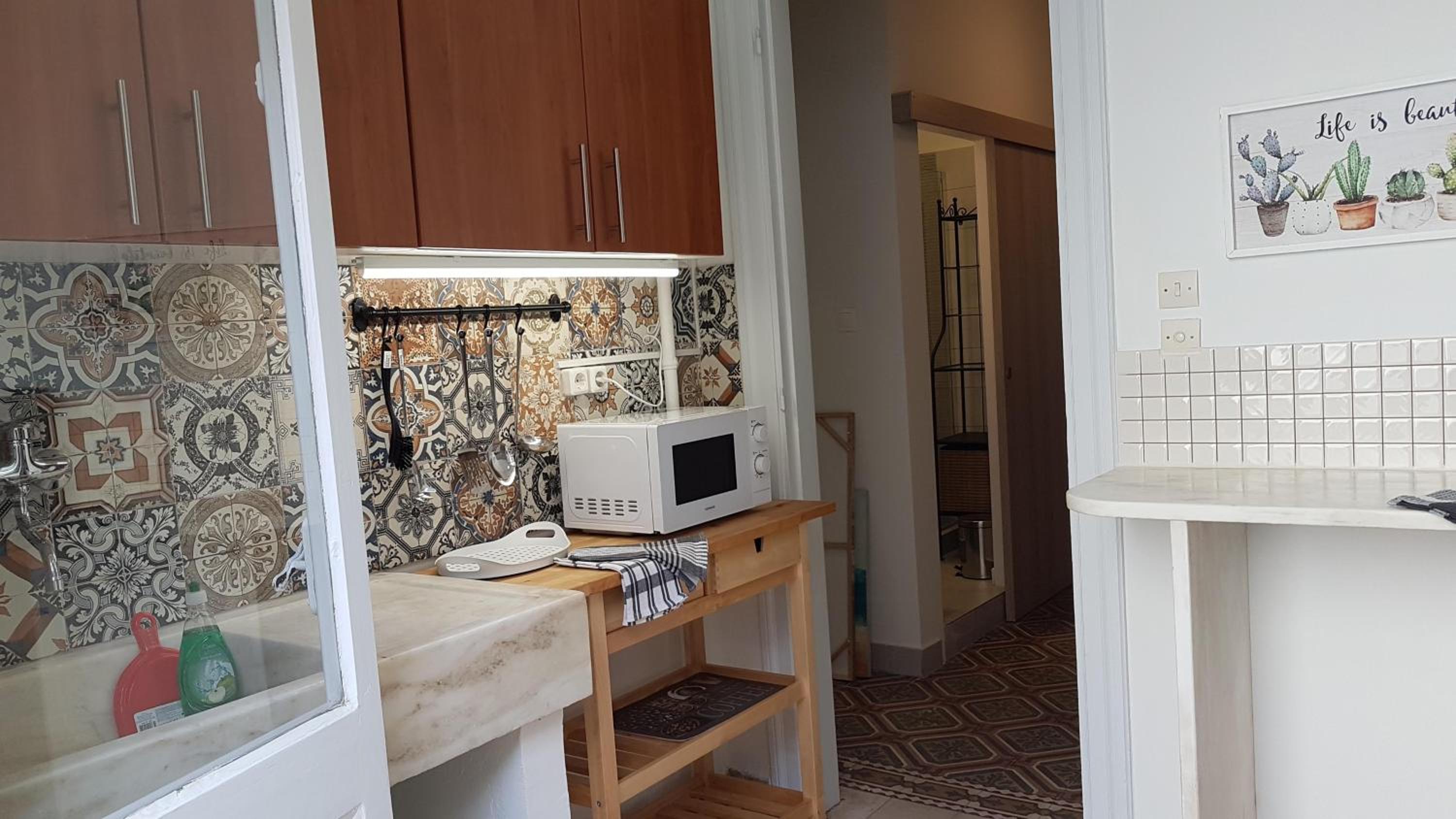 Ionian Apartment- Athens Center, 6 BD, 2.5 BATH