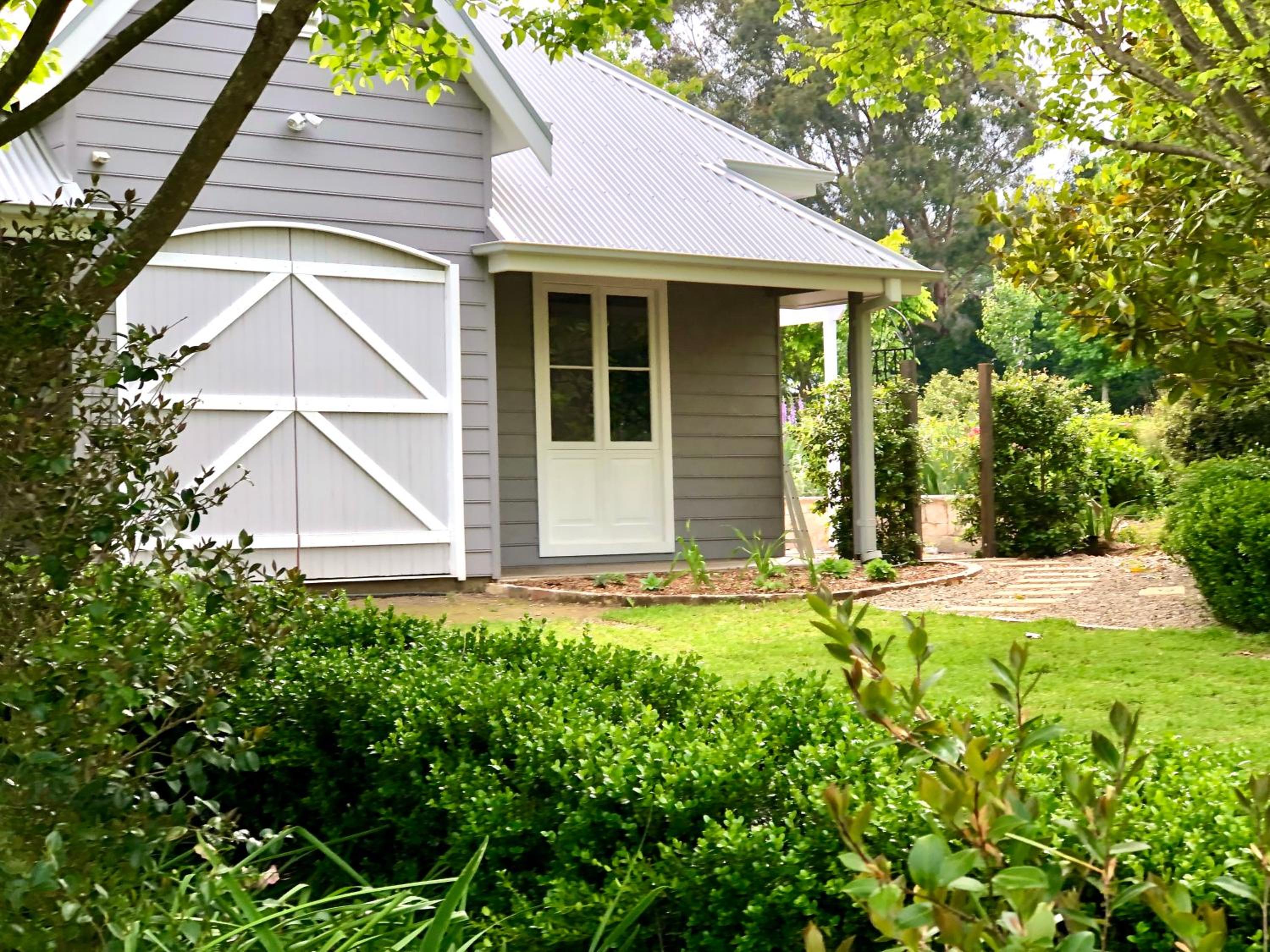 One Bedroom Cottage with Shared Pool