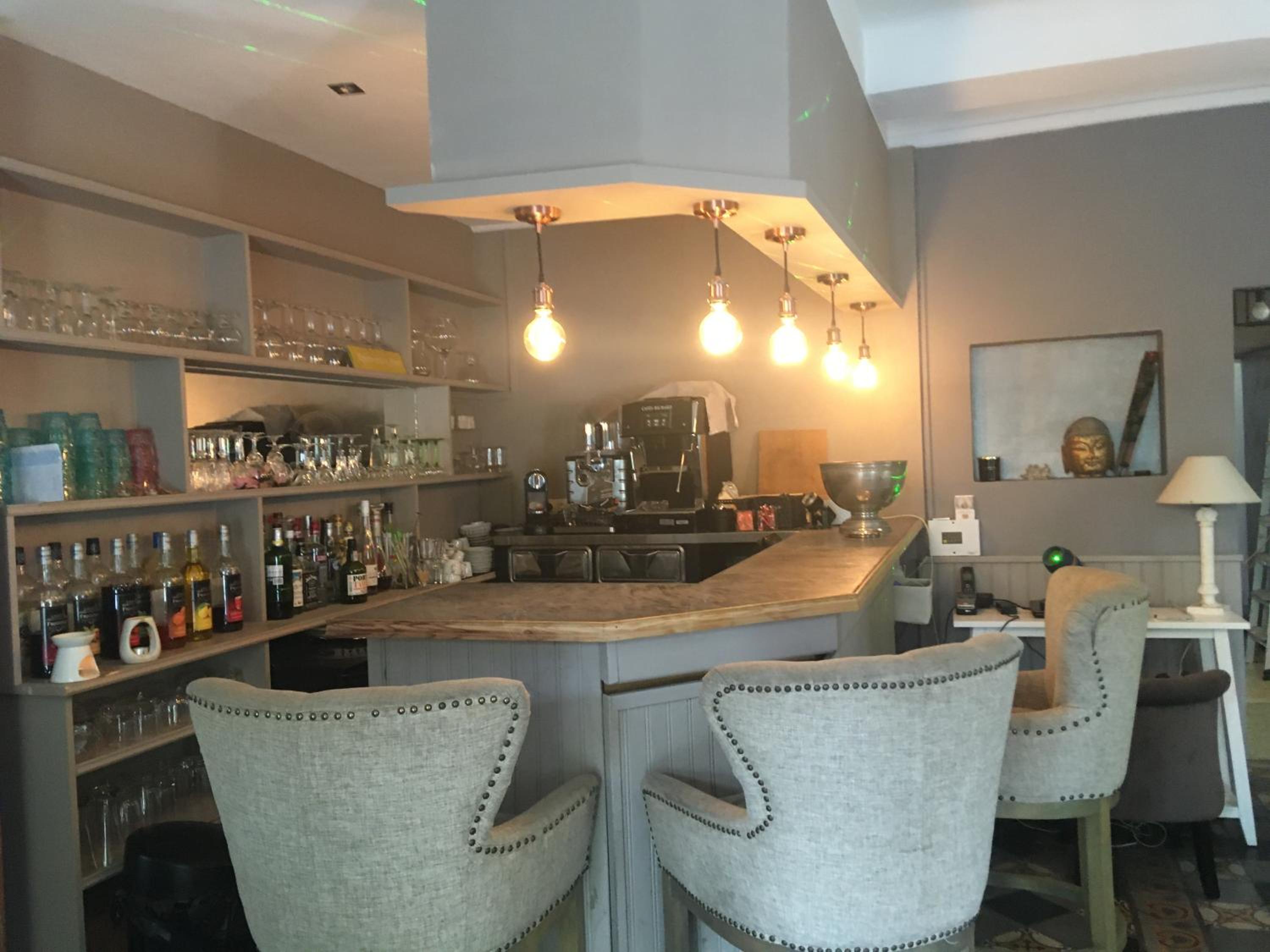 bar
