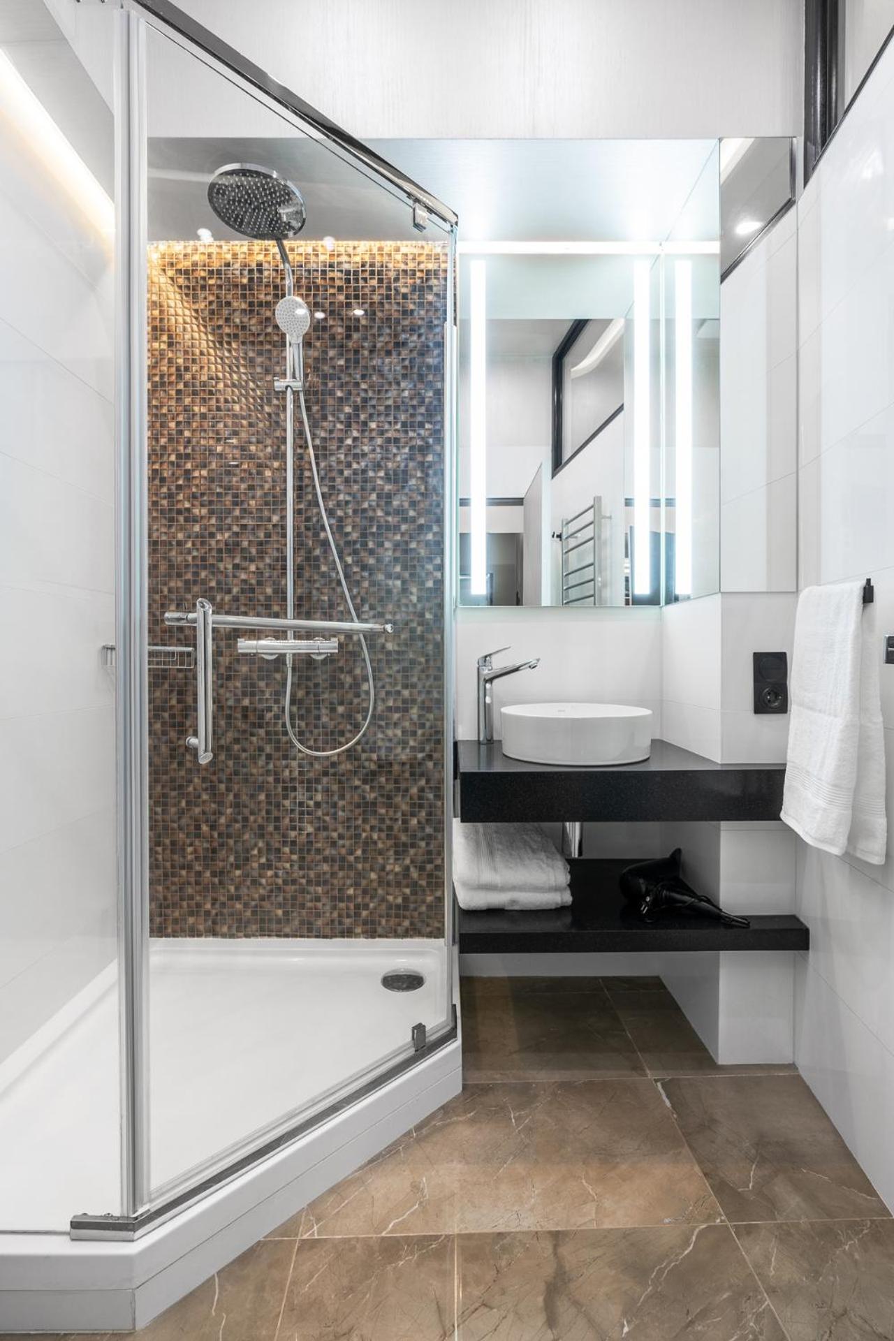 Bright Stylish Apts Next to Kreschatyk - Walk to Everything view 5