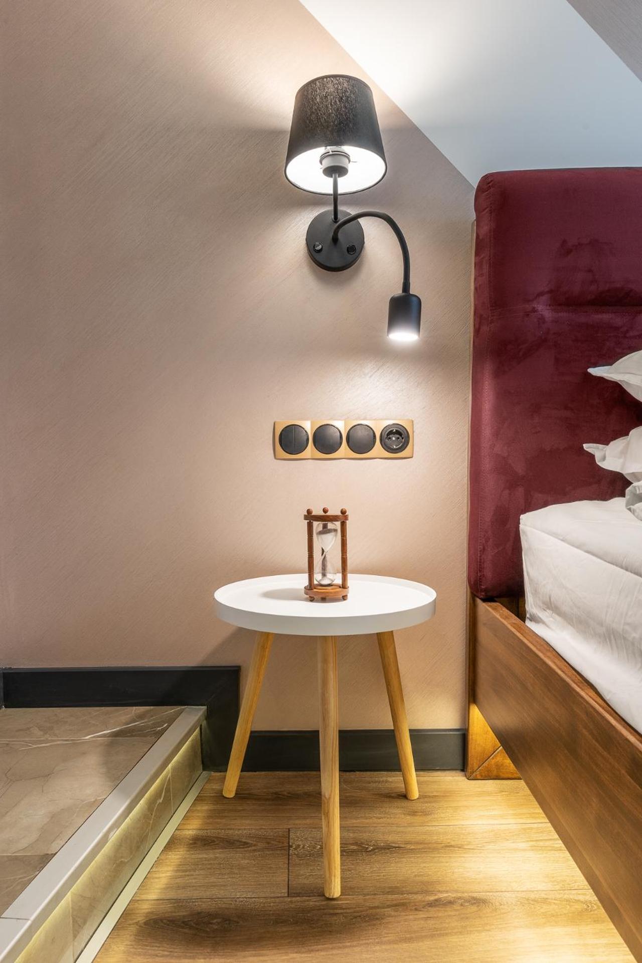 Bright Stylish Apts Next to Kreschatyk - Walk to Everything view 2