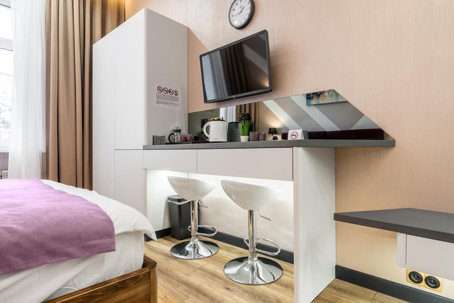 Bright Stylish Apts Next to Kreschatyk - Walk to Everything view 3