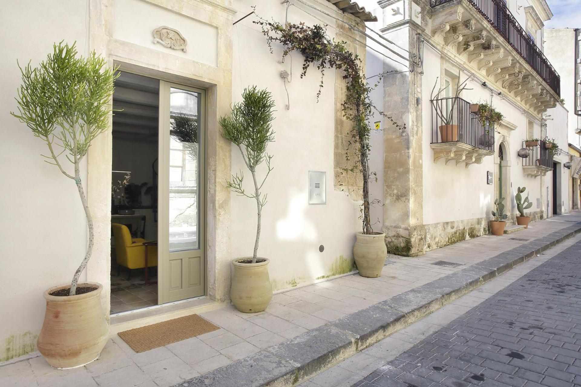 Hotel Nicotera Apartment - Image 1