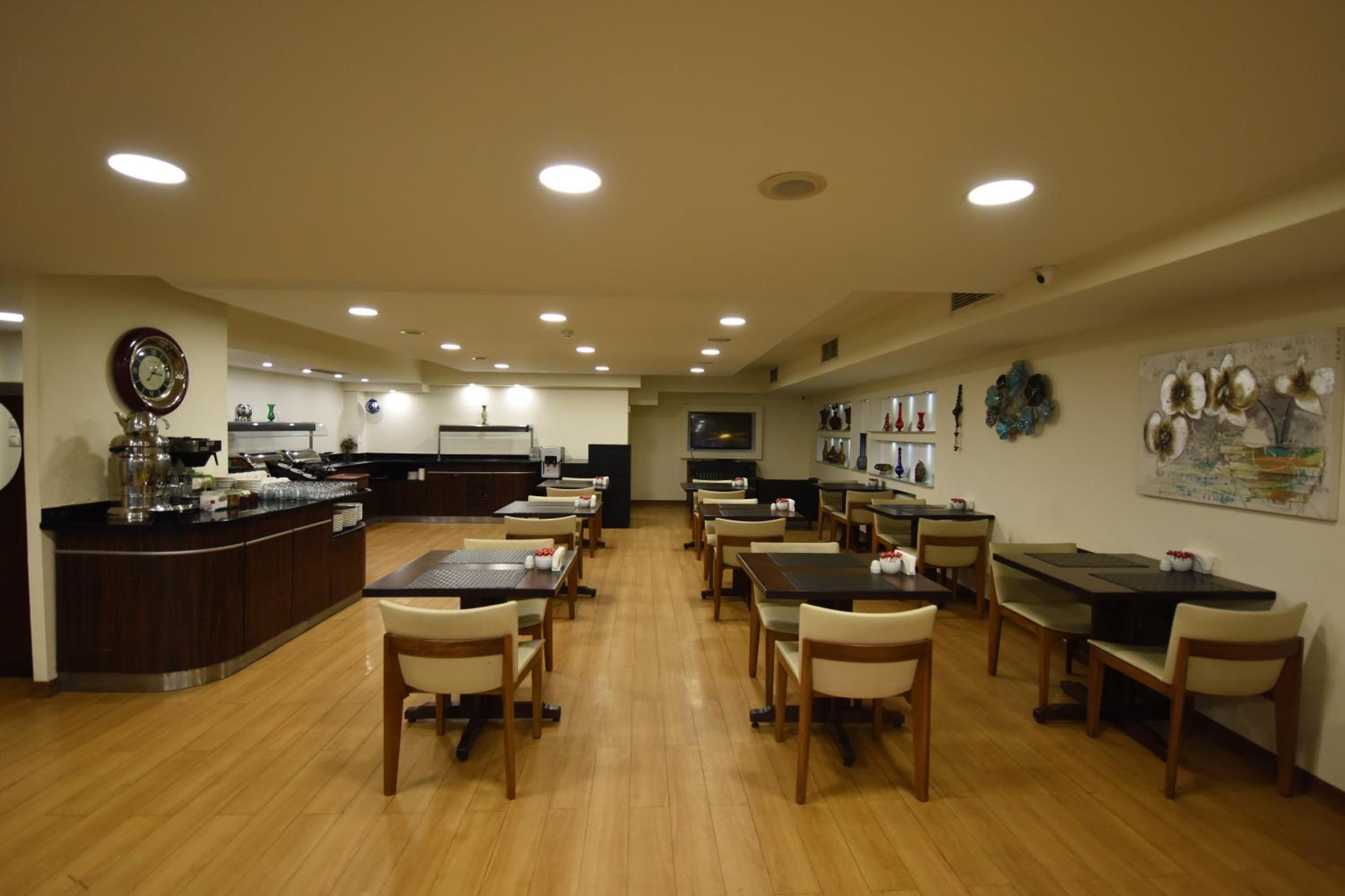 Asal Hotel - Image 6