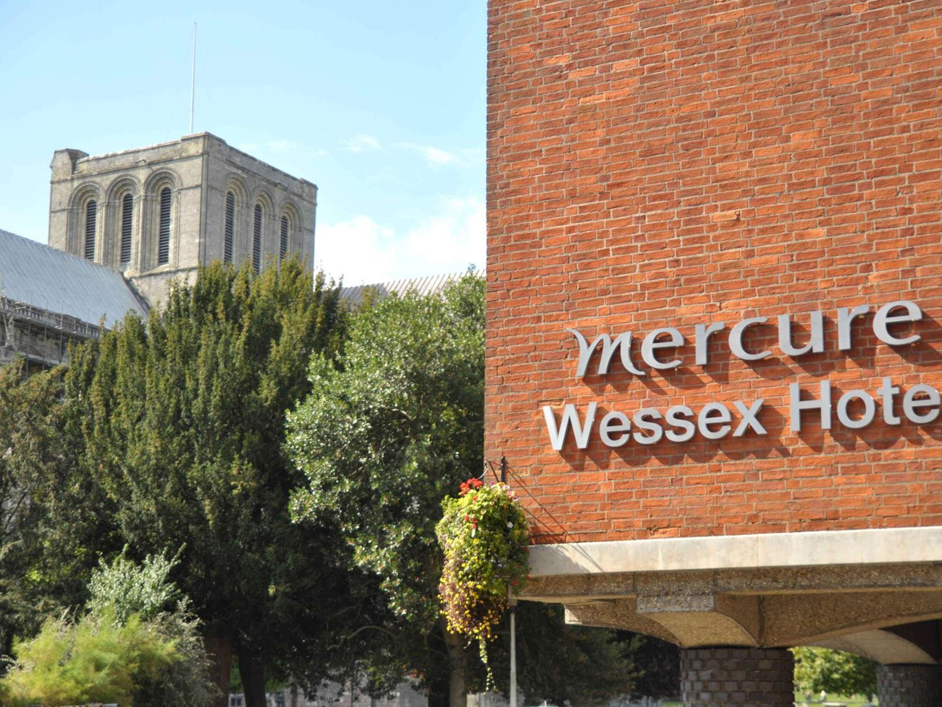Winchester Vacations - Mercure Winchester Wessex Hotel - Property Image 1