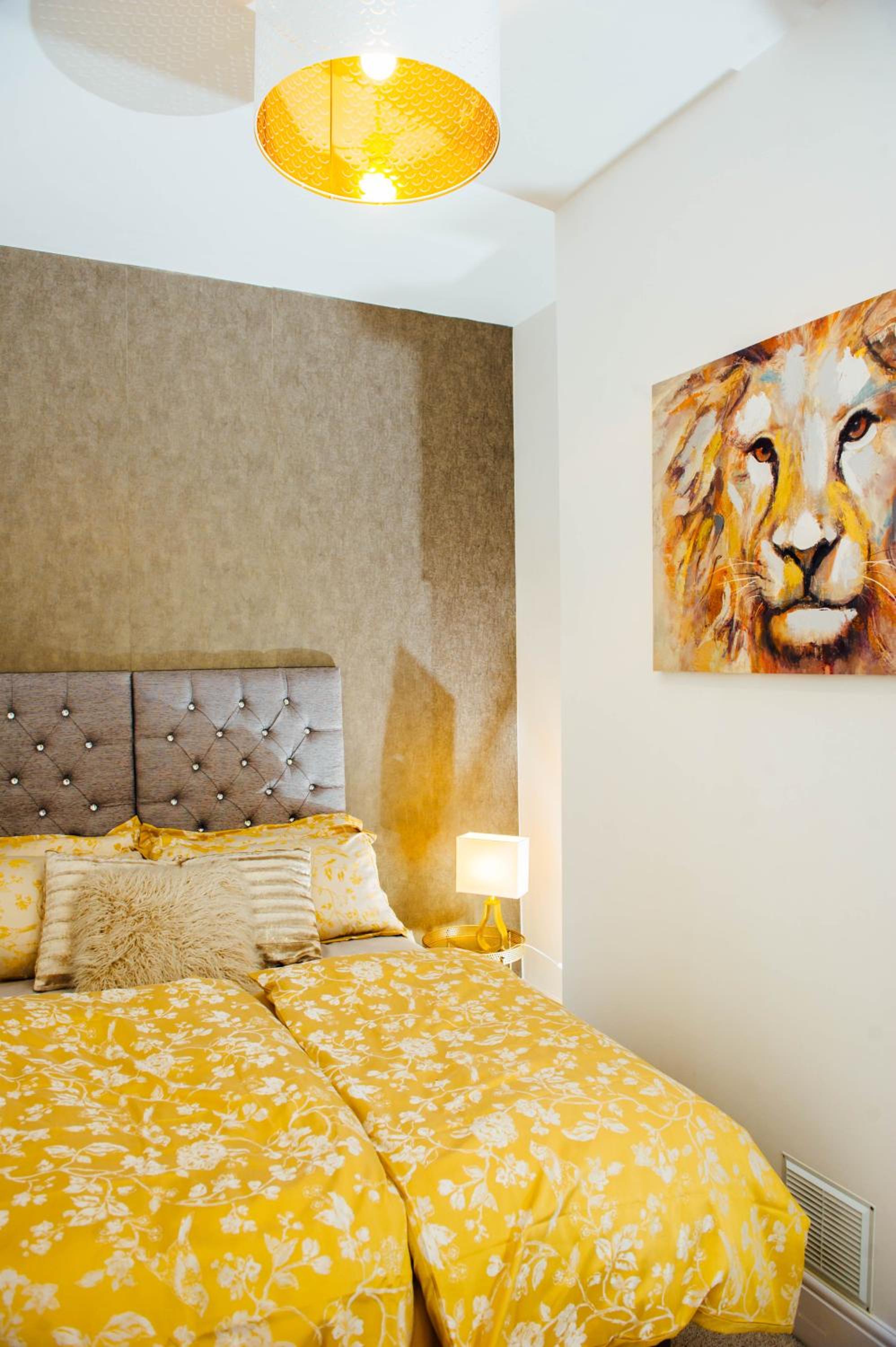 Your Home to Home Luxury Cardiff Accommodation view 5