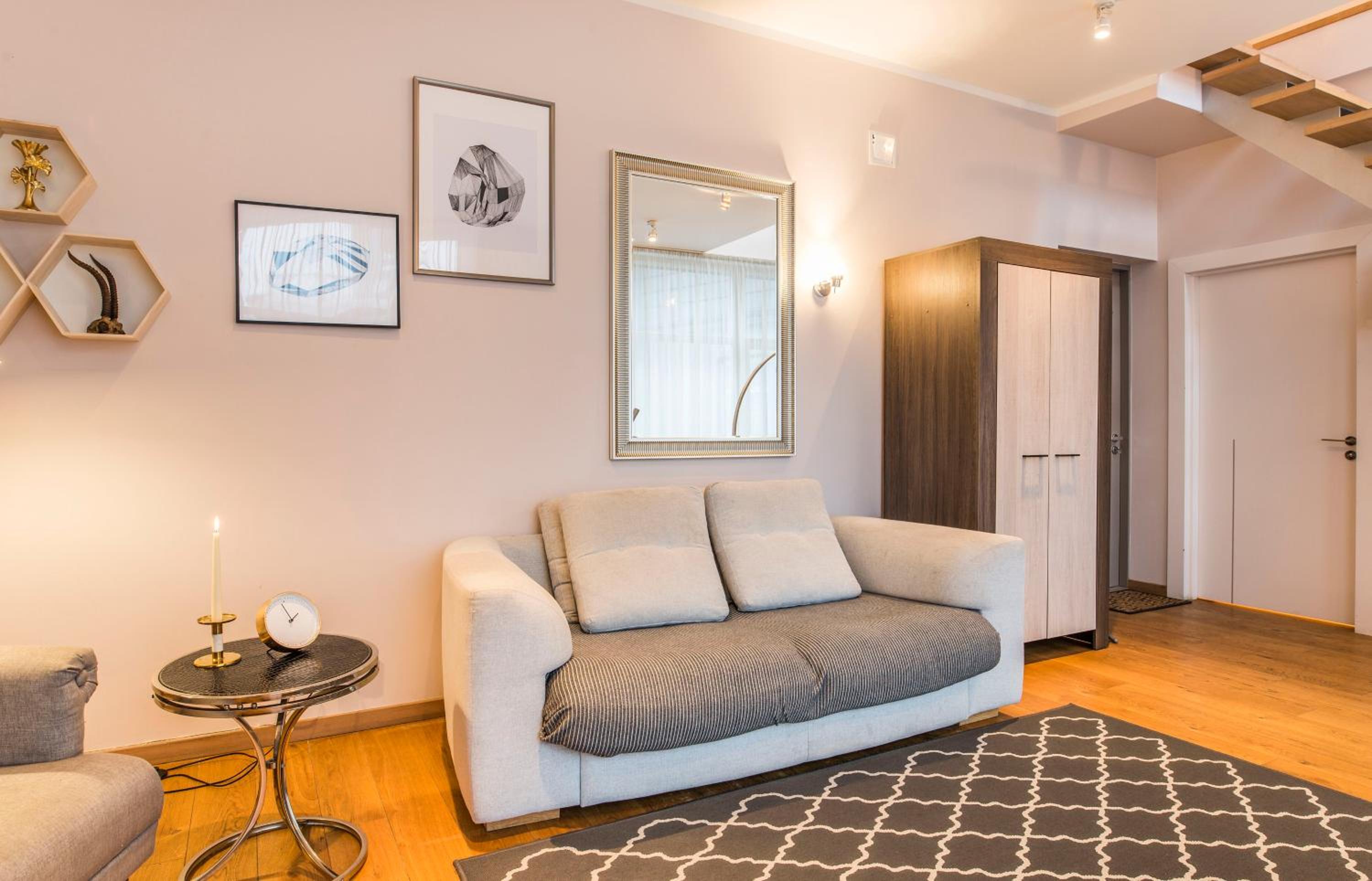 Central 2-level Penthouse with Terrace and free parking view 3