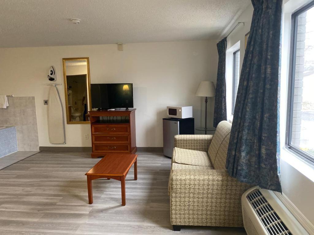 Americas Best Value Inn West Frankfort - Property Image 27