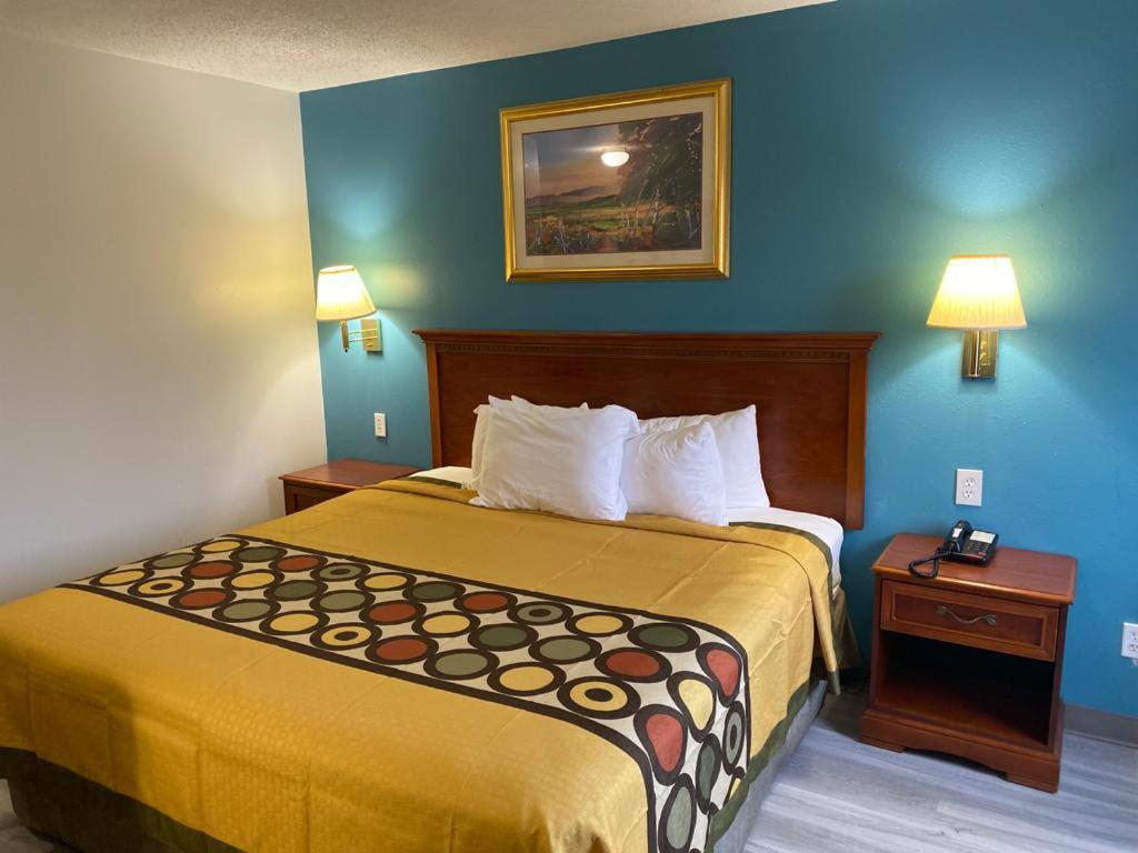 Americas Best Value Inn West Frankfort - Property Image 12