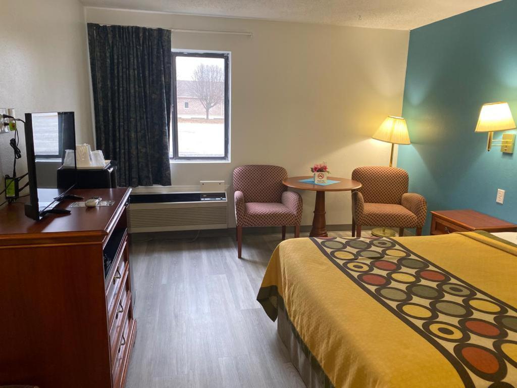 Americas Best Value Inn West Frankfort - Property Image 10