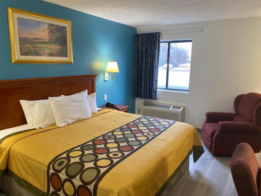 Americas Best Value Inn West Frankfort - Property Image 8