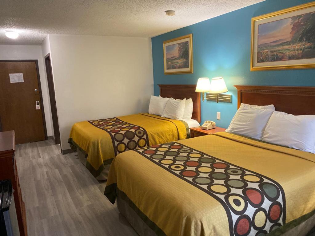 Americas Best Value Inn West Frankfort - Property Image 17