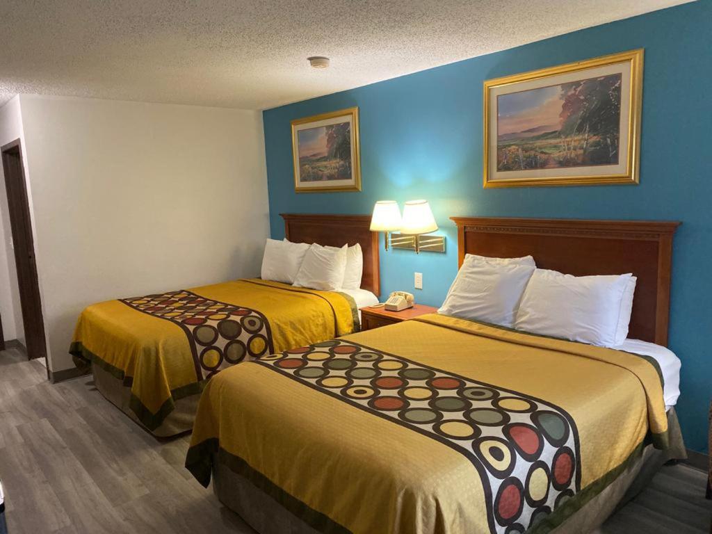Americas Best Value Inn West Frankfort - Property Image 1