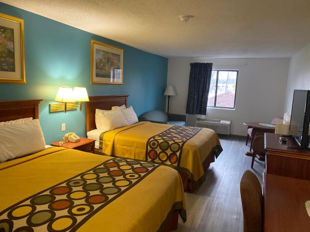 Americas Best Value Inn West Frankfort - Property Image 22