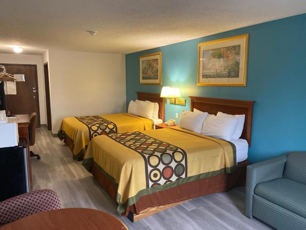 Americas Best Value Inn West Frankfort - Property Image 21