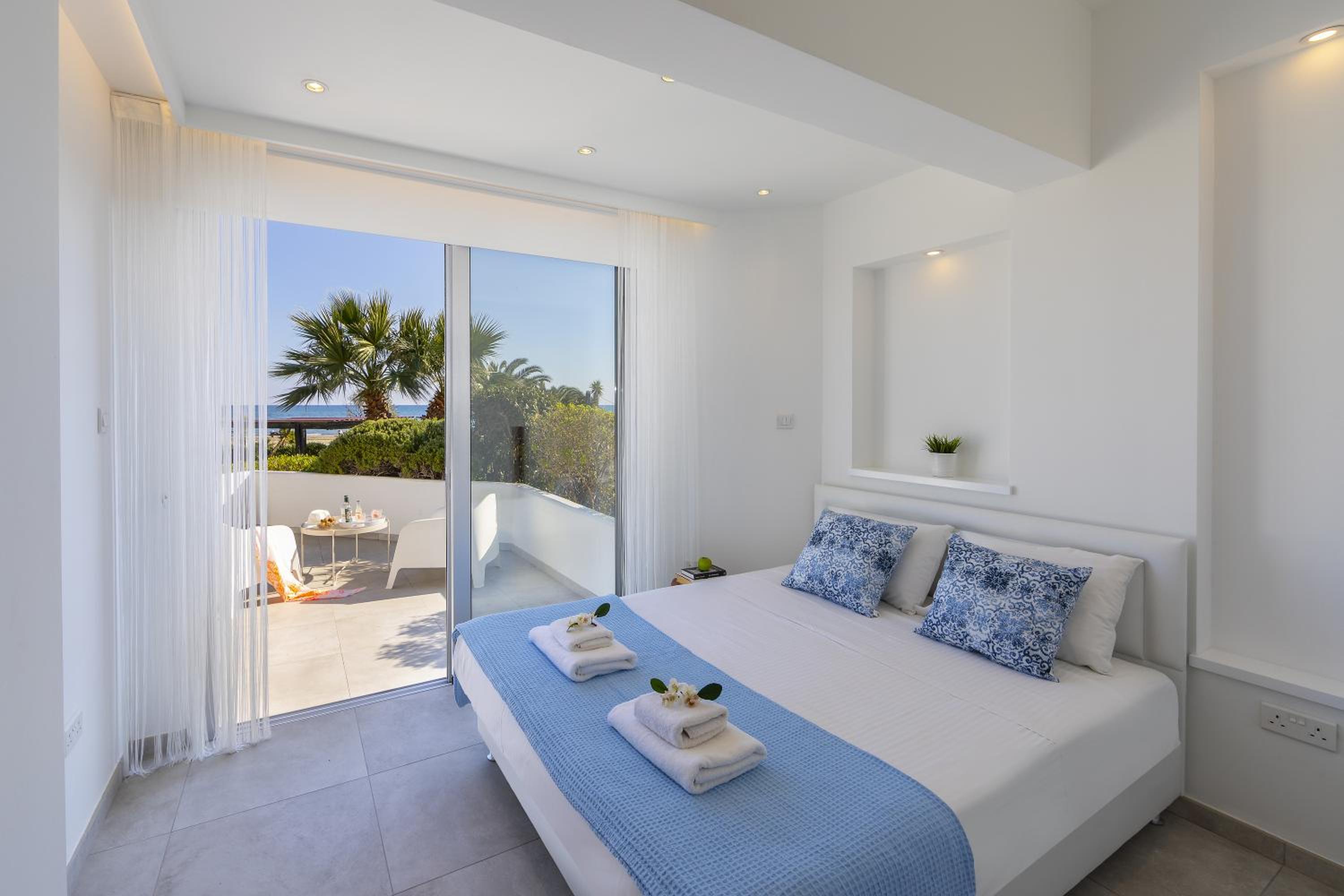 Mackenzie Castella Beachfront Suite view 5