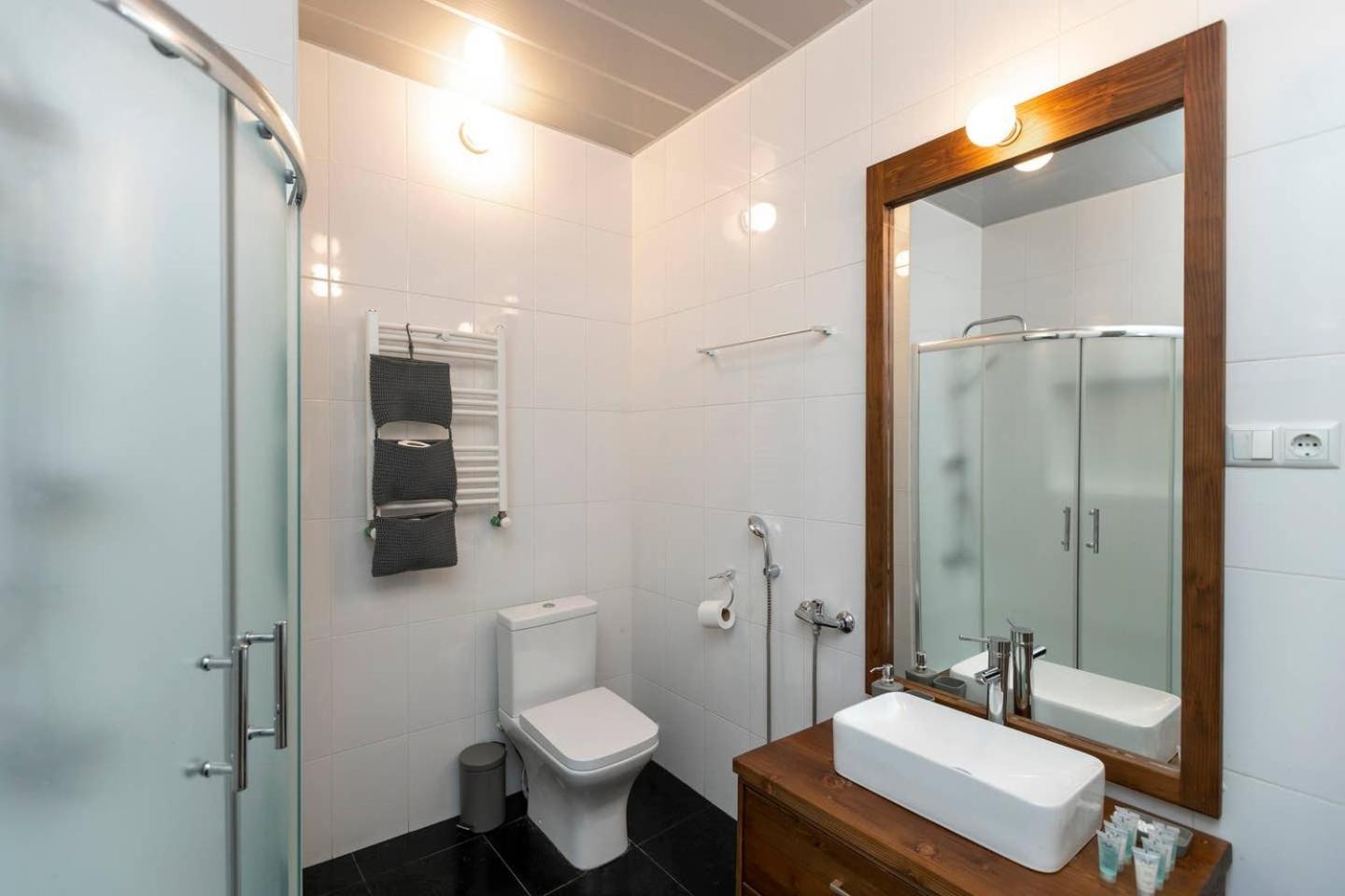 Light and Luxurious 2BR Apartment - by Wehost view 2
