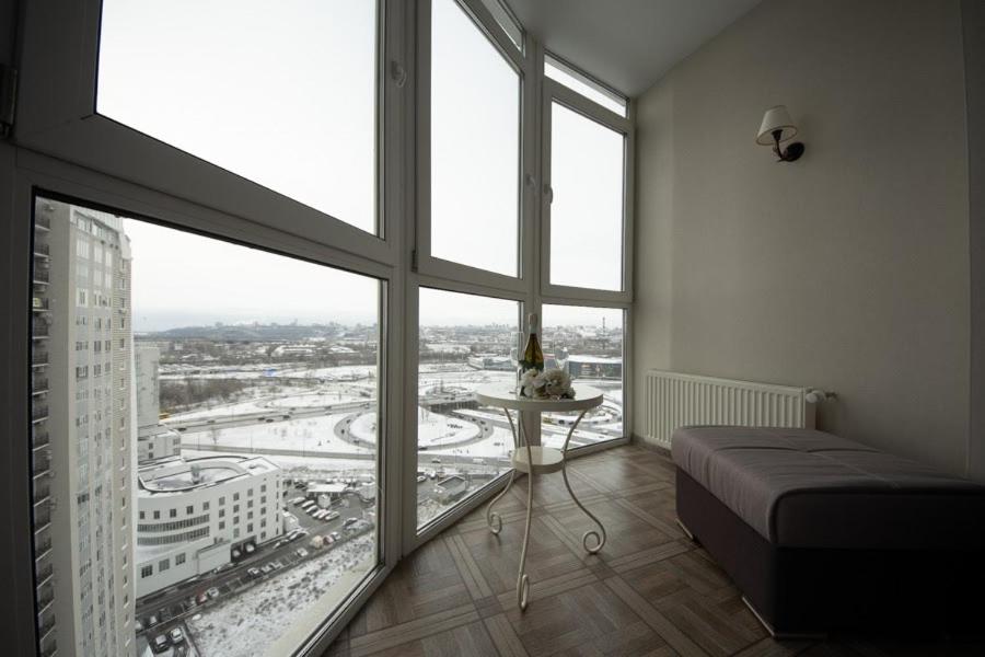 Nikira apartment 75 Оболонская набережная view 2