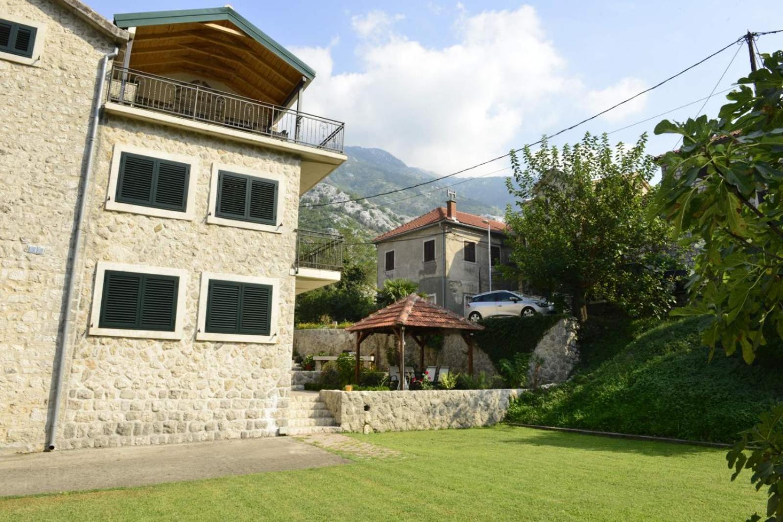 Villa Andrea Apartments with parking