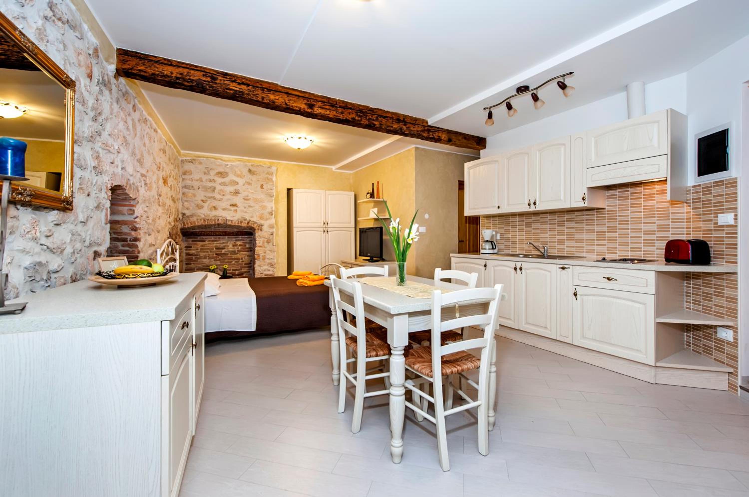 Studio DeAmicis of Downtown Rovinj view 5
