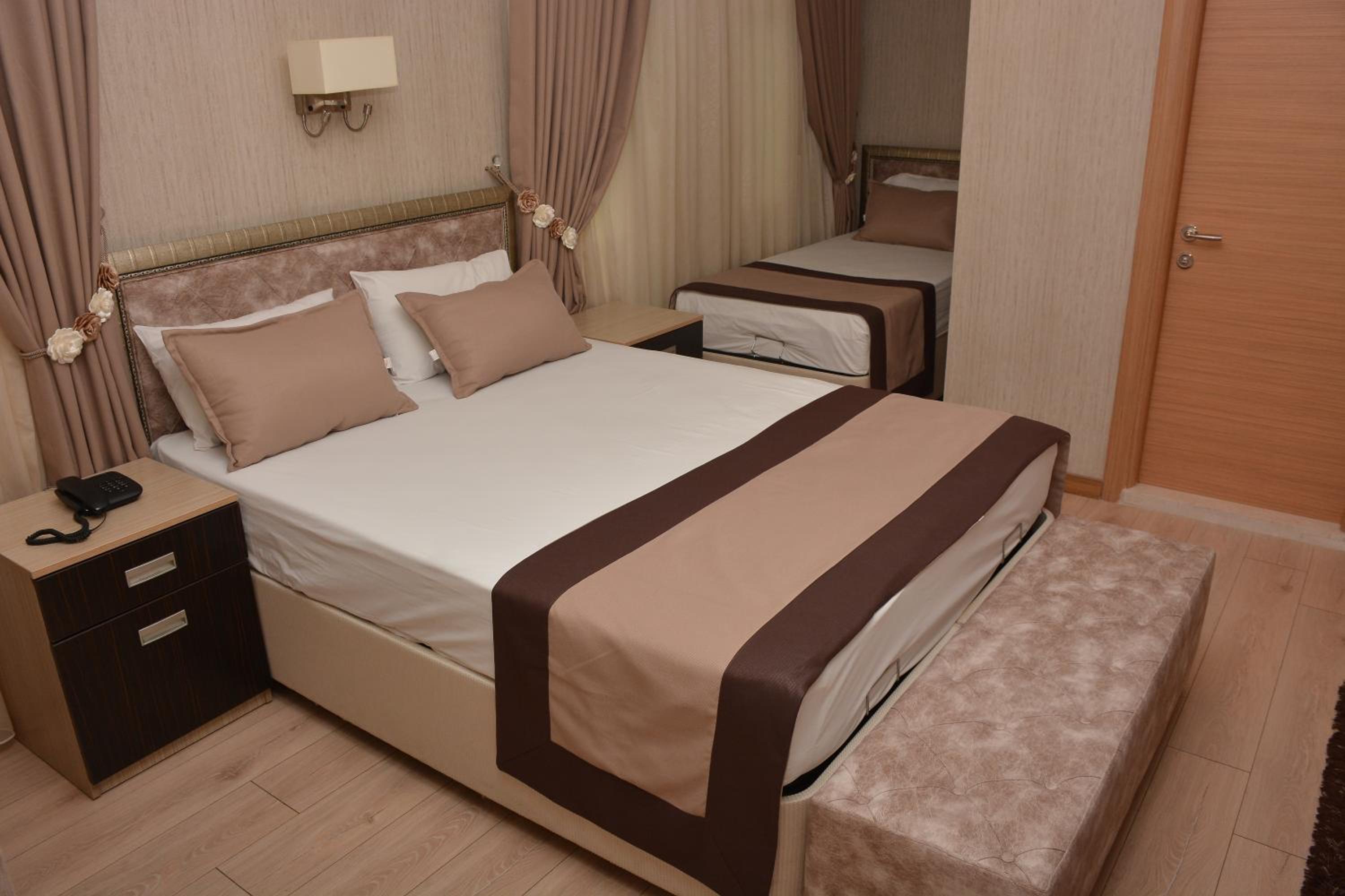 Othello Hotel - Image 15