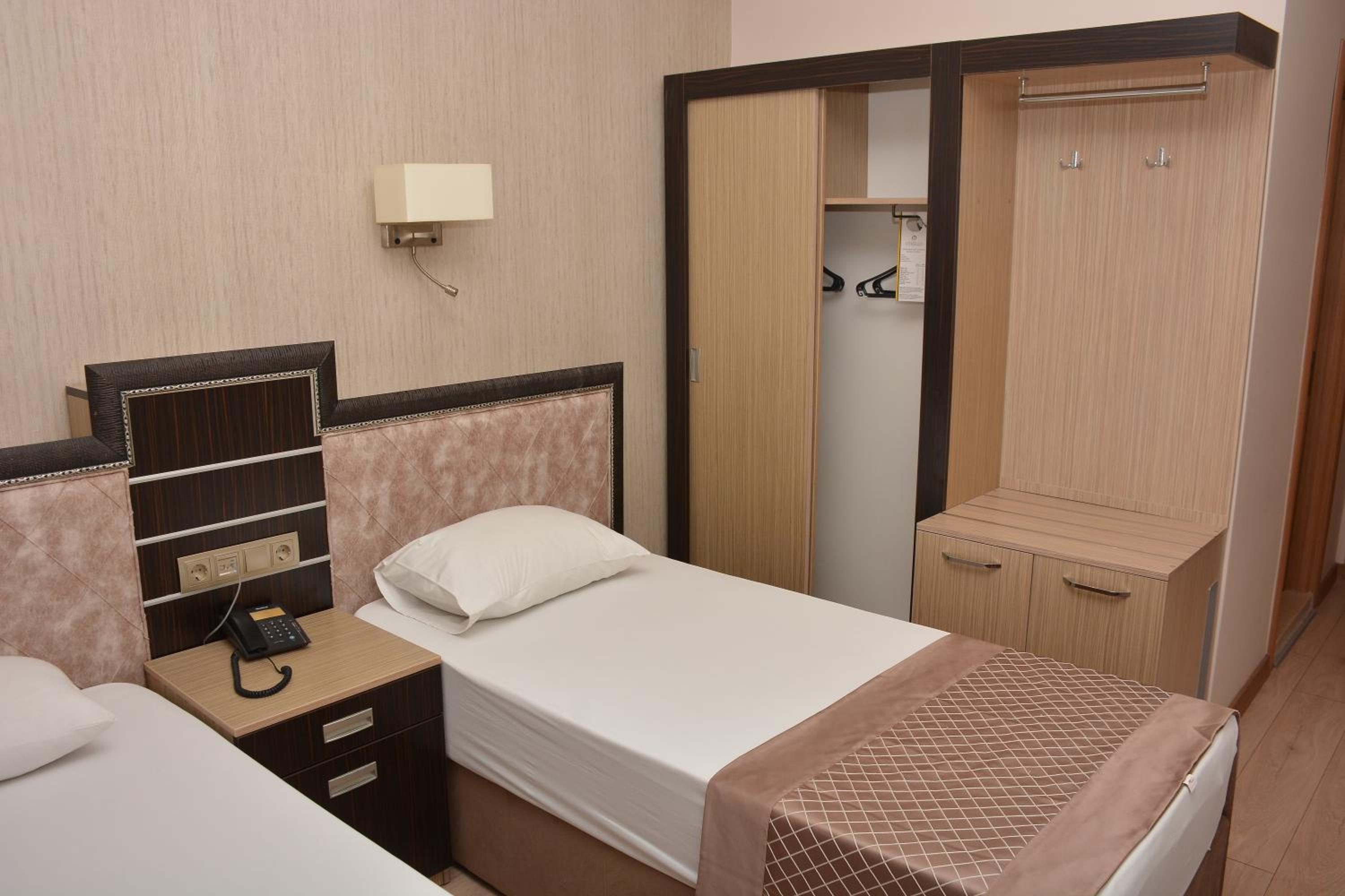 Othello Hotel - Image 12