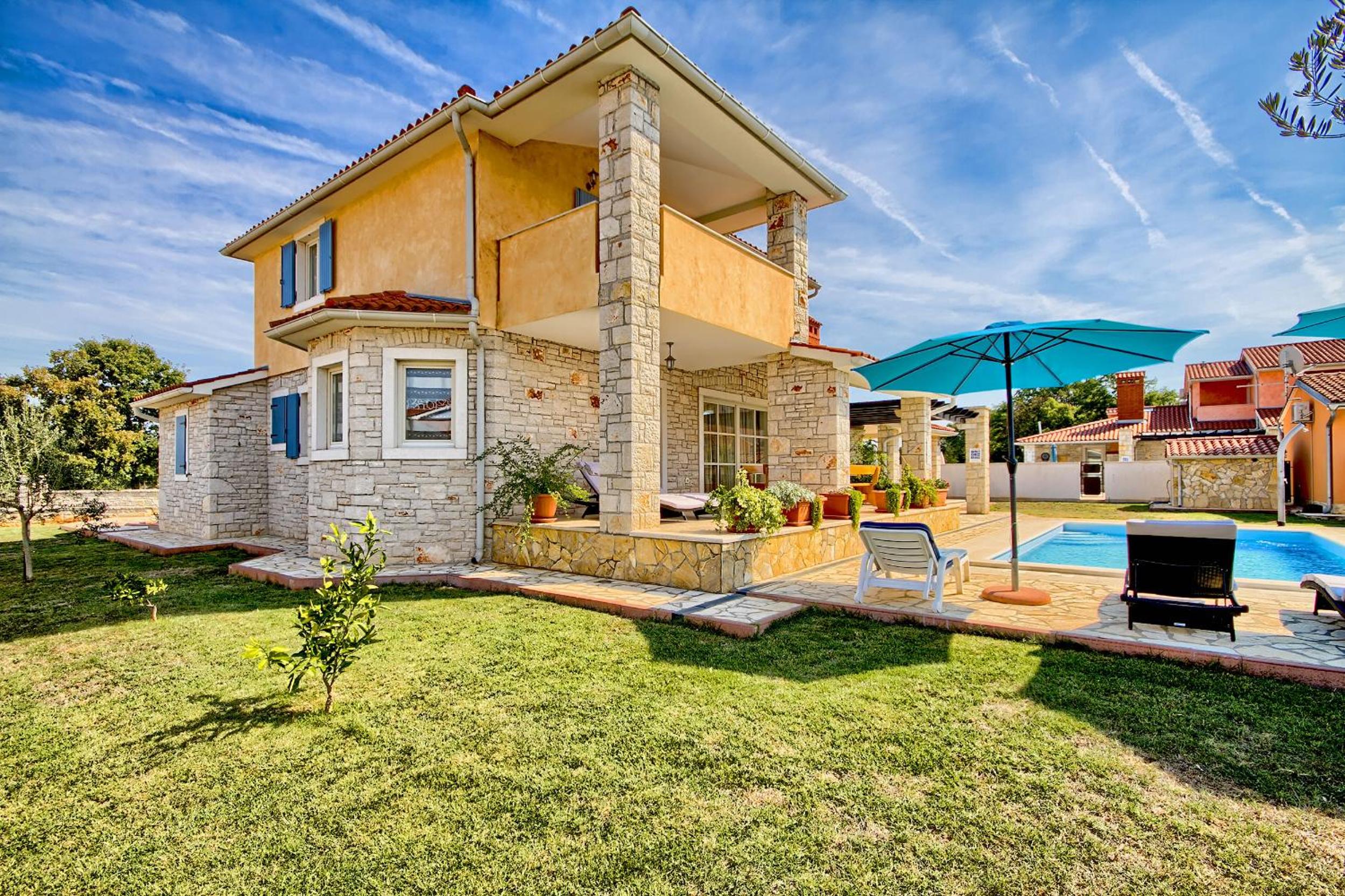 Charming villa Oliva with 4 bedrooms near the wonderful village of Fazana view 4