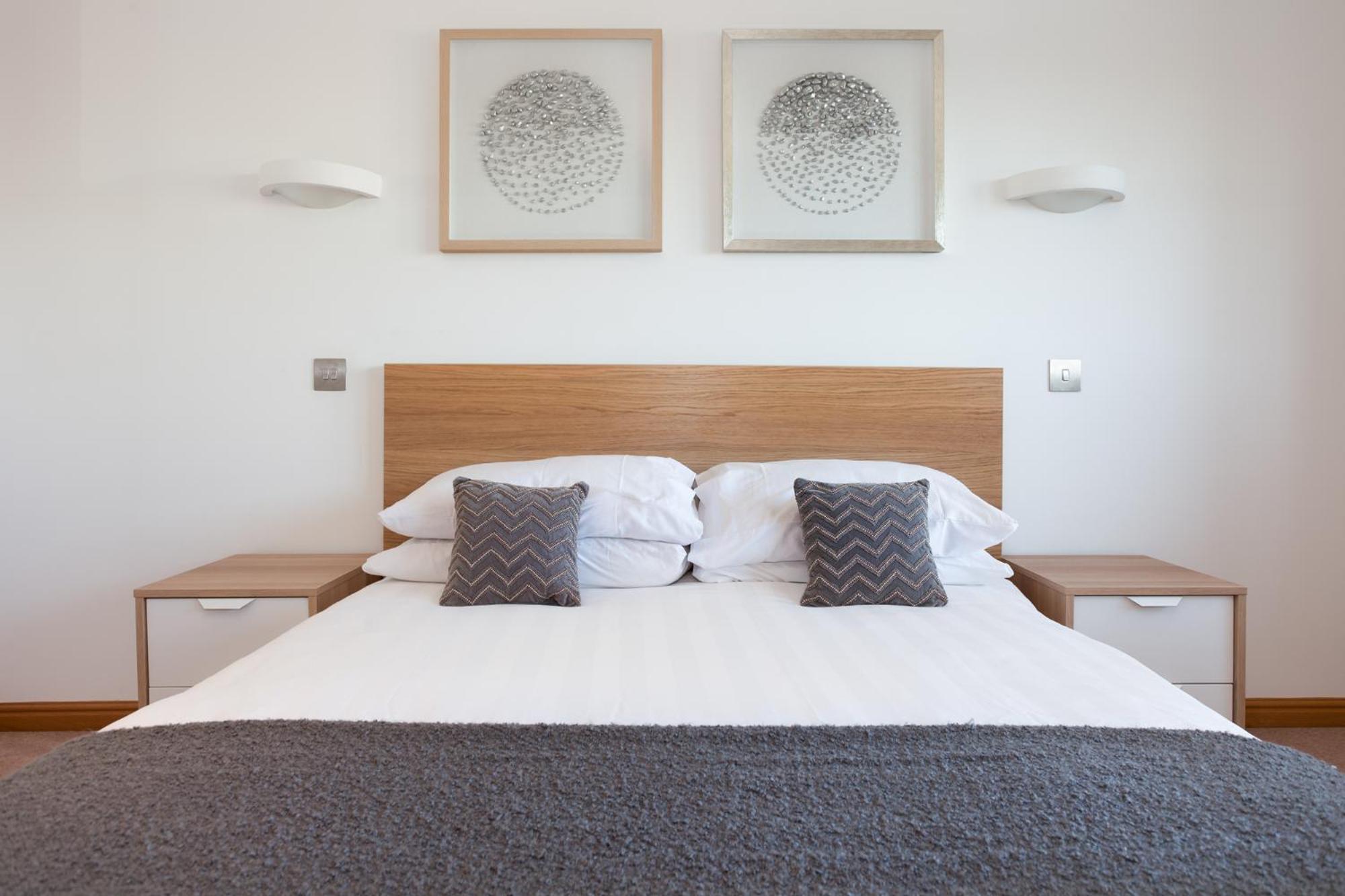 Executive 3 Bed Apartment Aberdeen view 3
