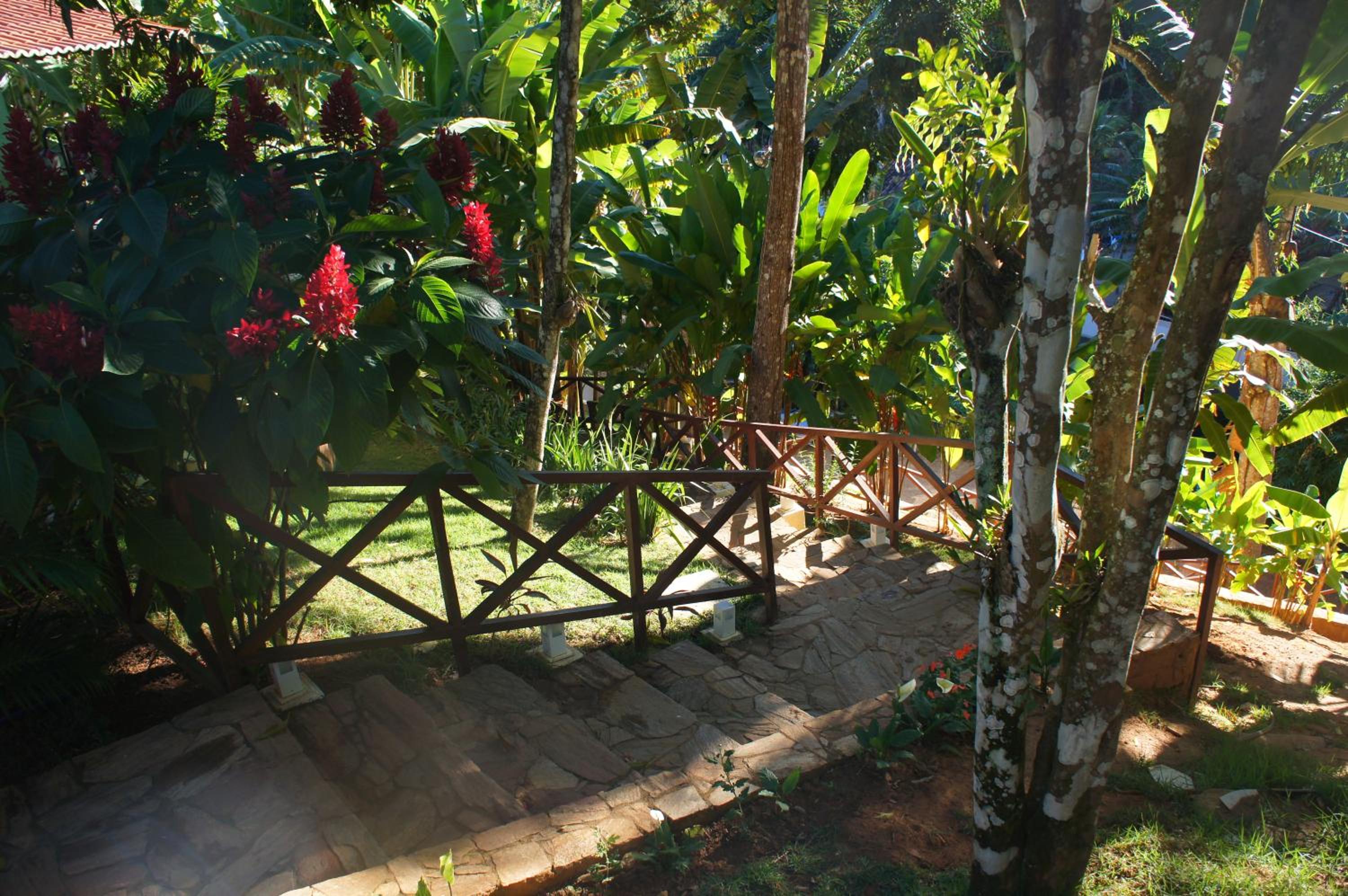 HOTEL CANTINHO DAS FLORES