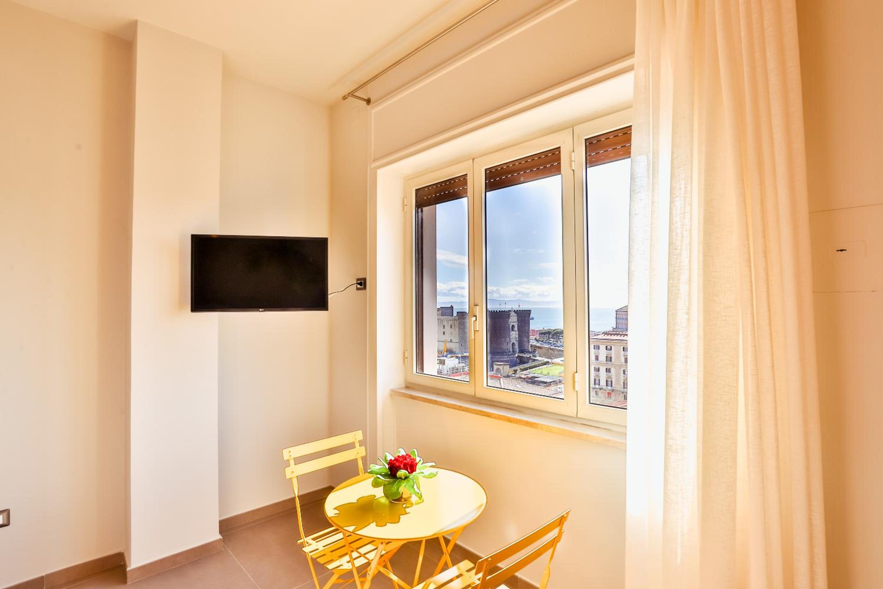 NEAPOLITAN SKYSCRAPER APARTMENT