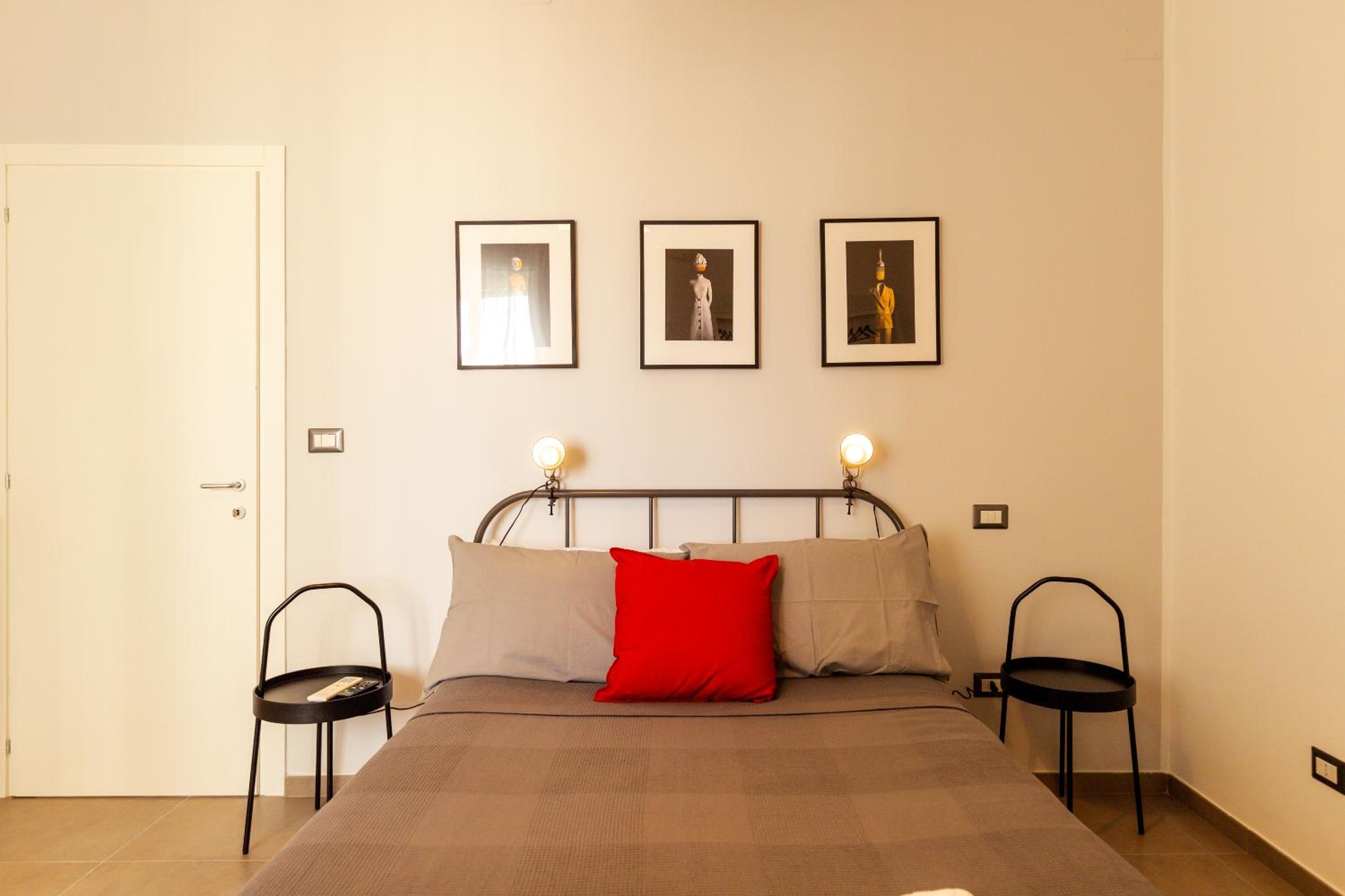 NEAPOLITAN SKYSCRAPER APARTMENT