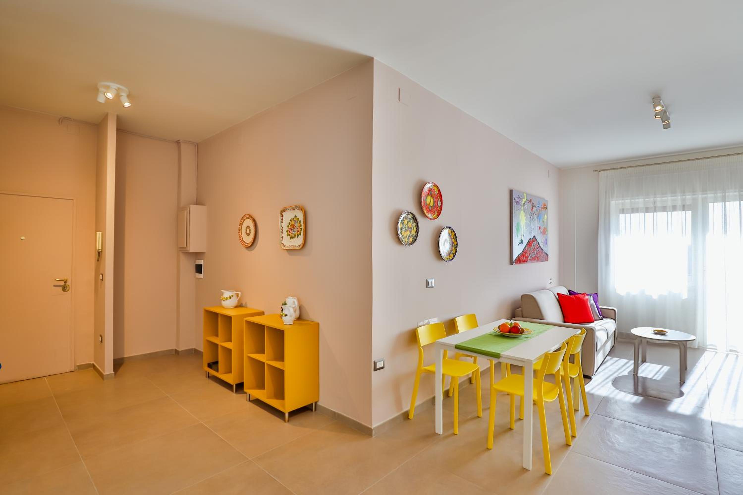NEAPOLITAN SKYSCRAPER APARTMENT
