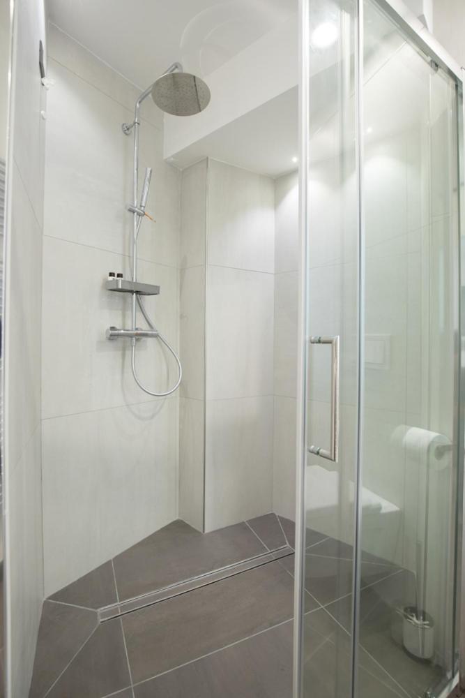 Nonno Dante en Riomaggiore — bathroom