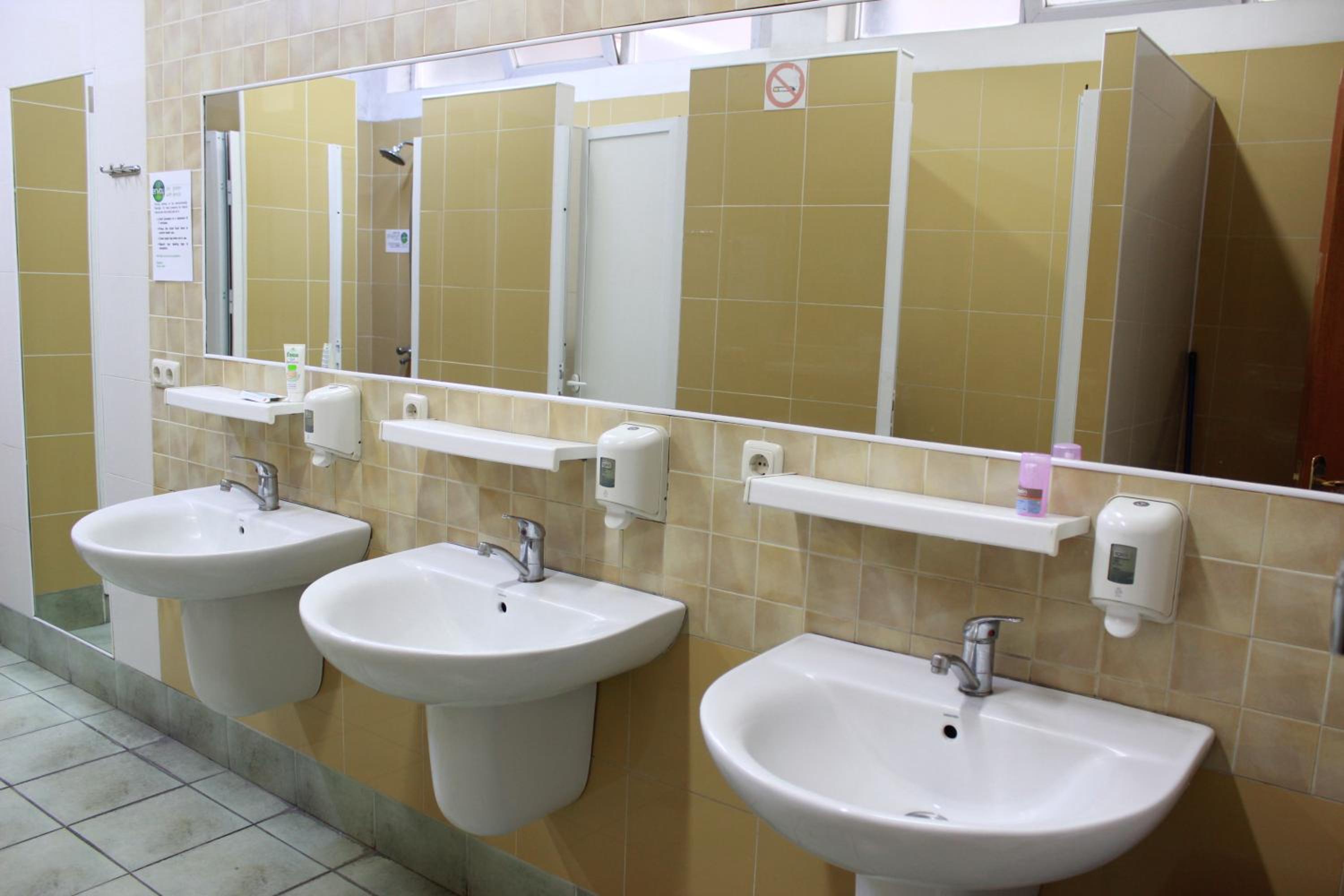 Envoy Hostel & Tours