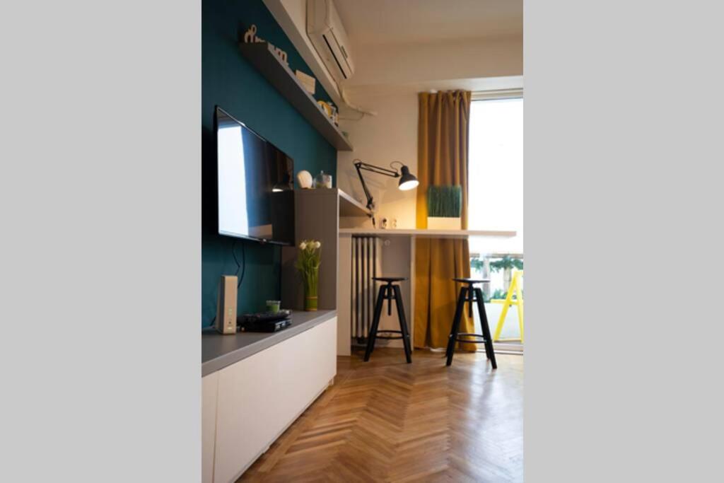 Victoria Avenue Studio view 3
