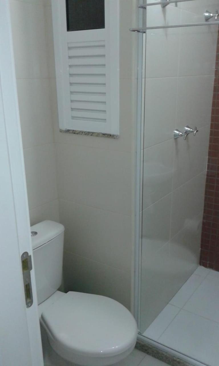 Flat com praia privativa e lazer total em Arraial