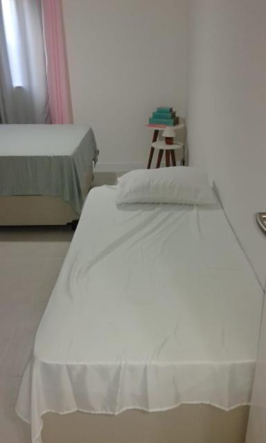 Flat com praia privativa e lazer total em Arraial