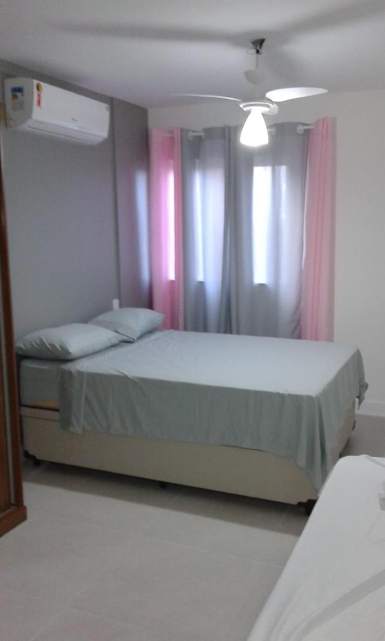 Flat com praia privativa e lazer total em Arraial