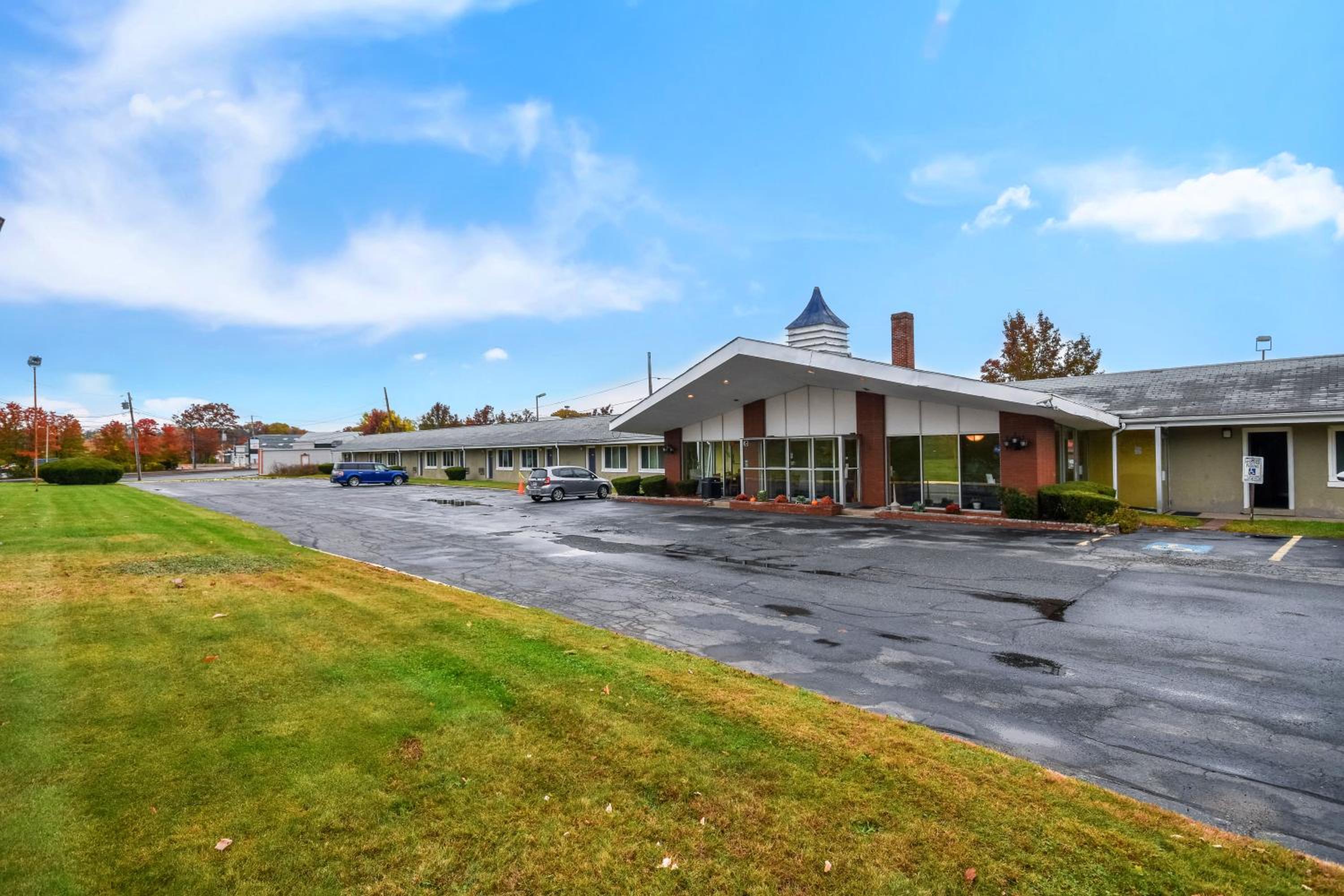 Monticello Inn- Framingham/ Boston - Property Image 3