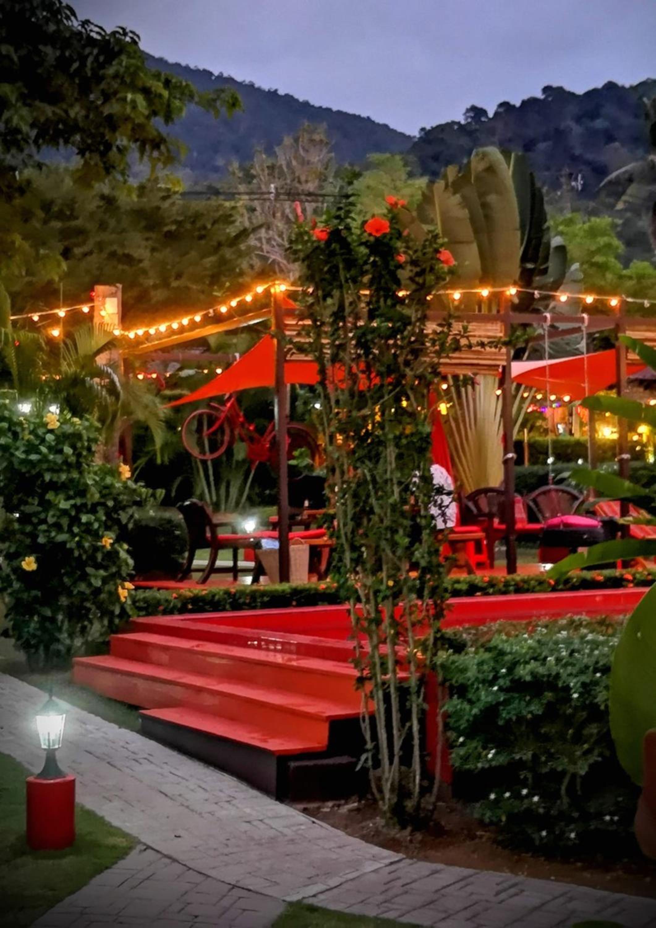 Red Moon Hideaway