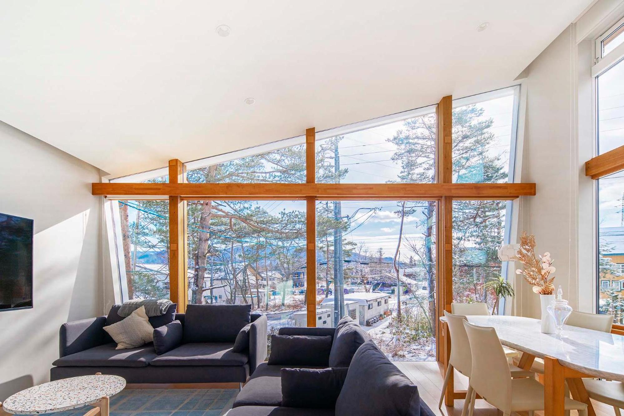 Alpinarc Chalet by Hakuba White Fox Company view 5