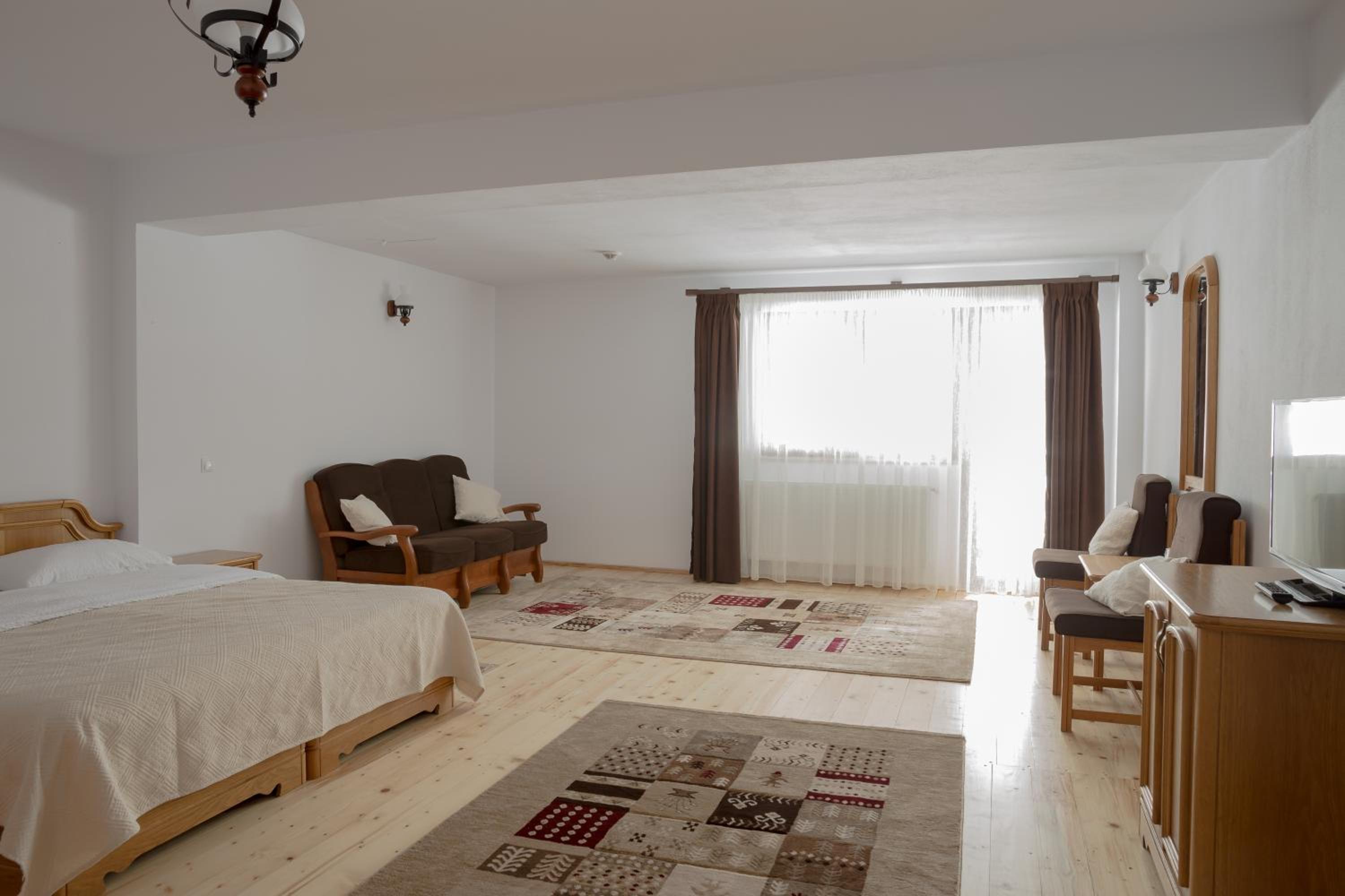 PENSIUNEA ARINAS view 3