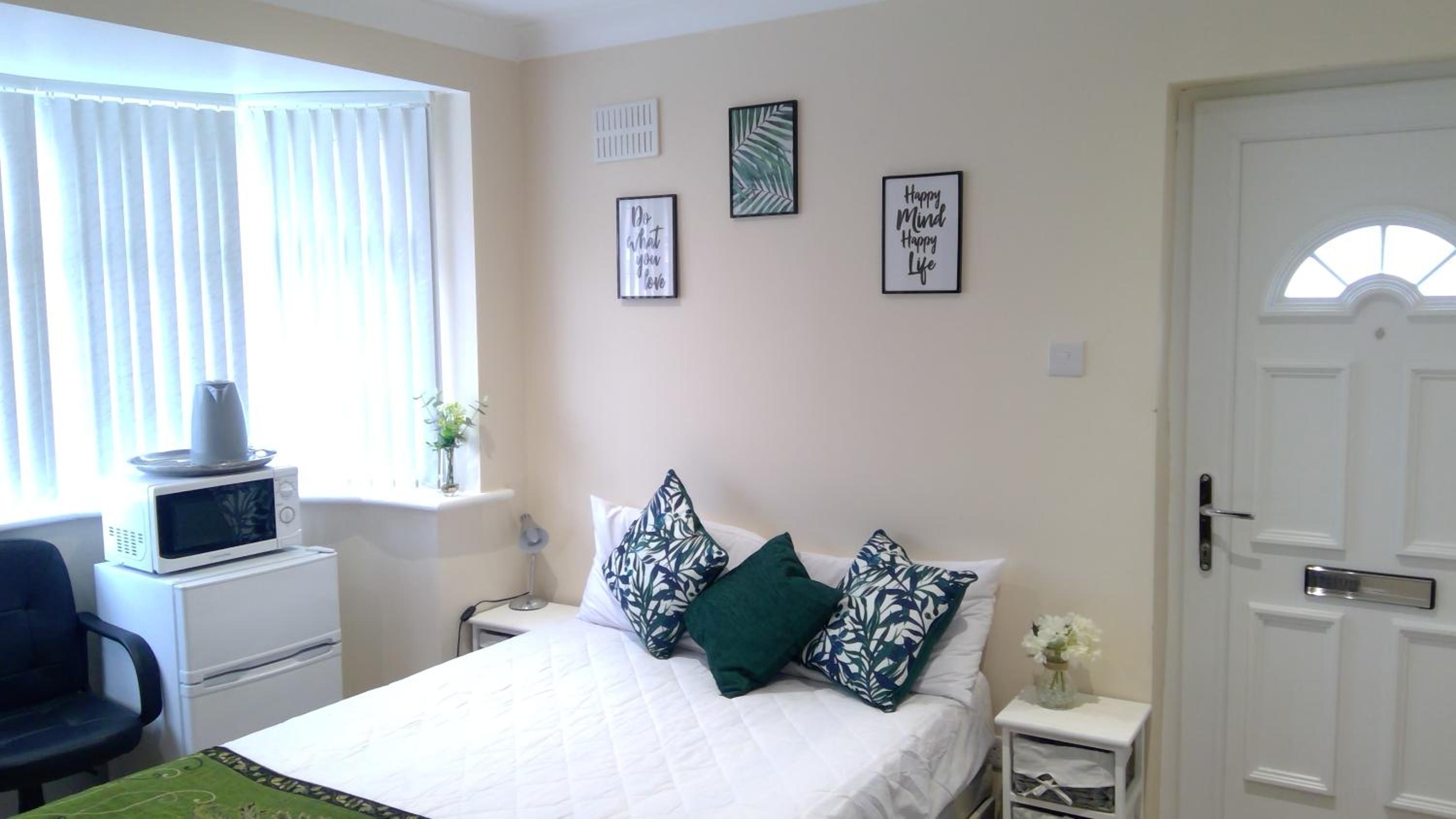 Luxury London Ensuite Double Room, Park free, Tram-Train! view 2