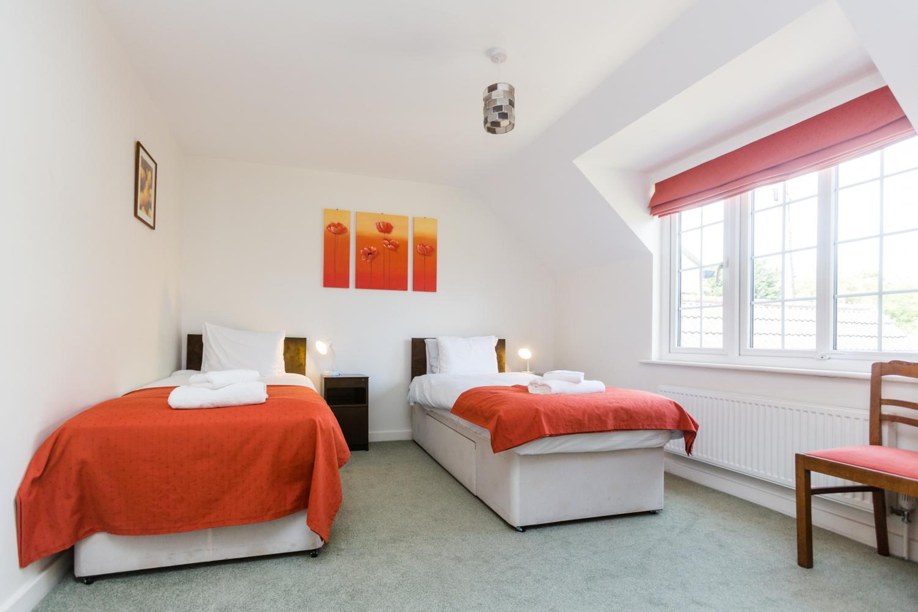 Lake Cottage - A large holiday home in Thorpeness - Close to the beach and The Meare - Aldeburgh Coastal Cottages view 2