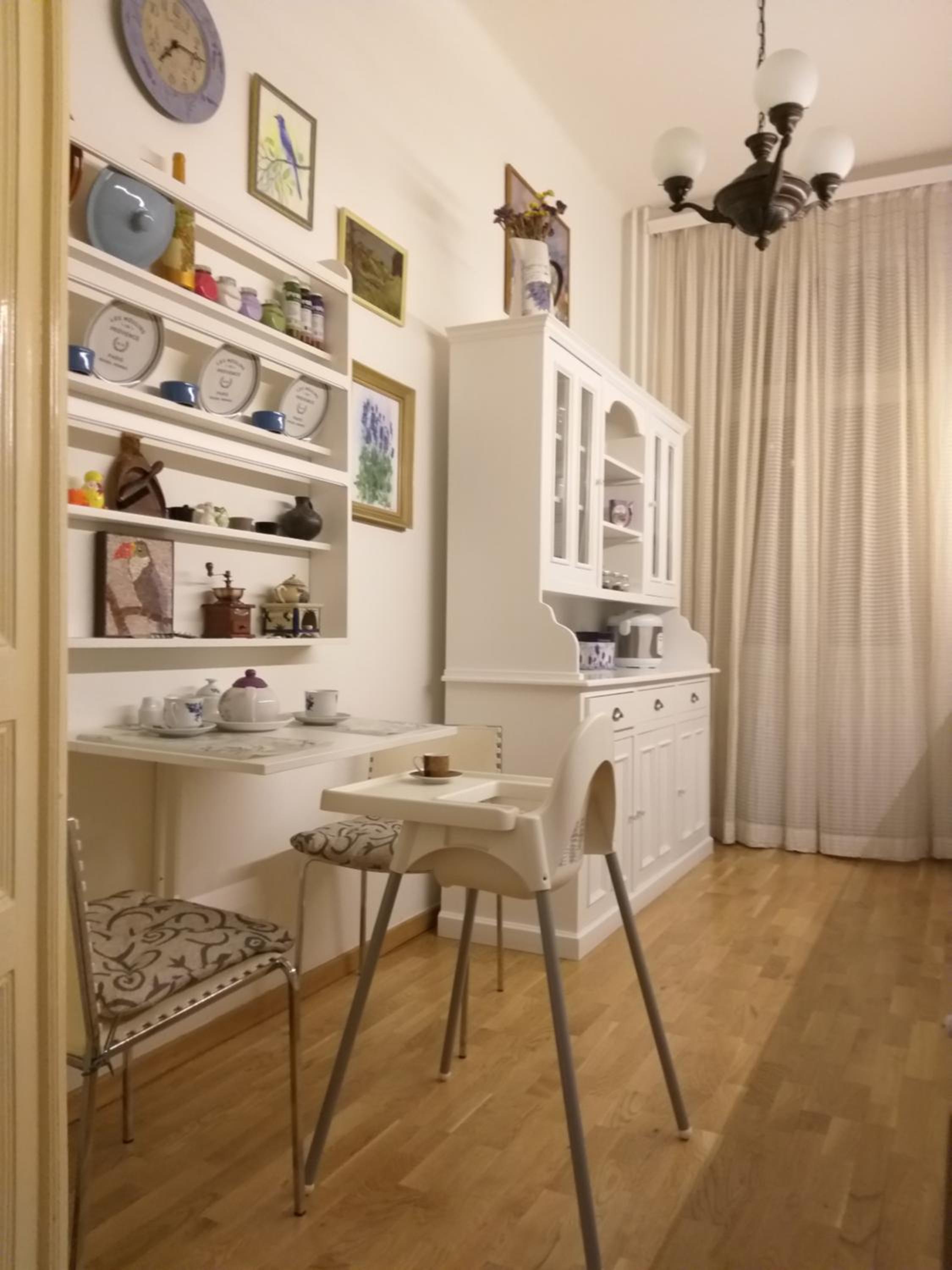 Retro big Apartment with two balconies and lift