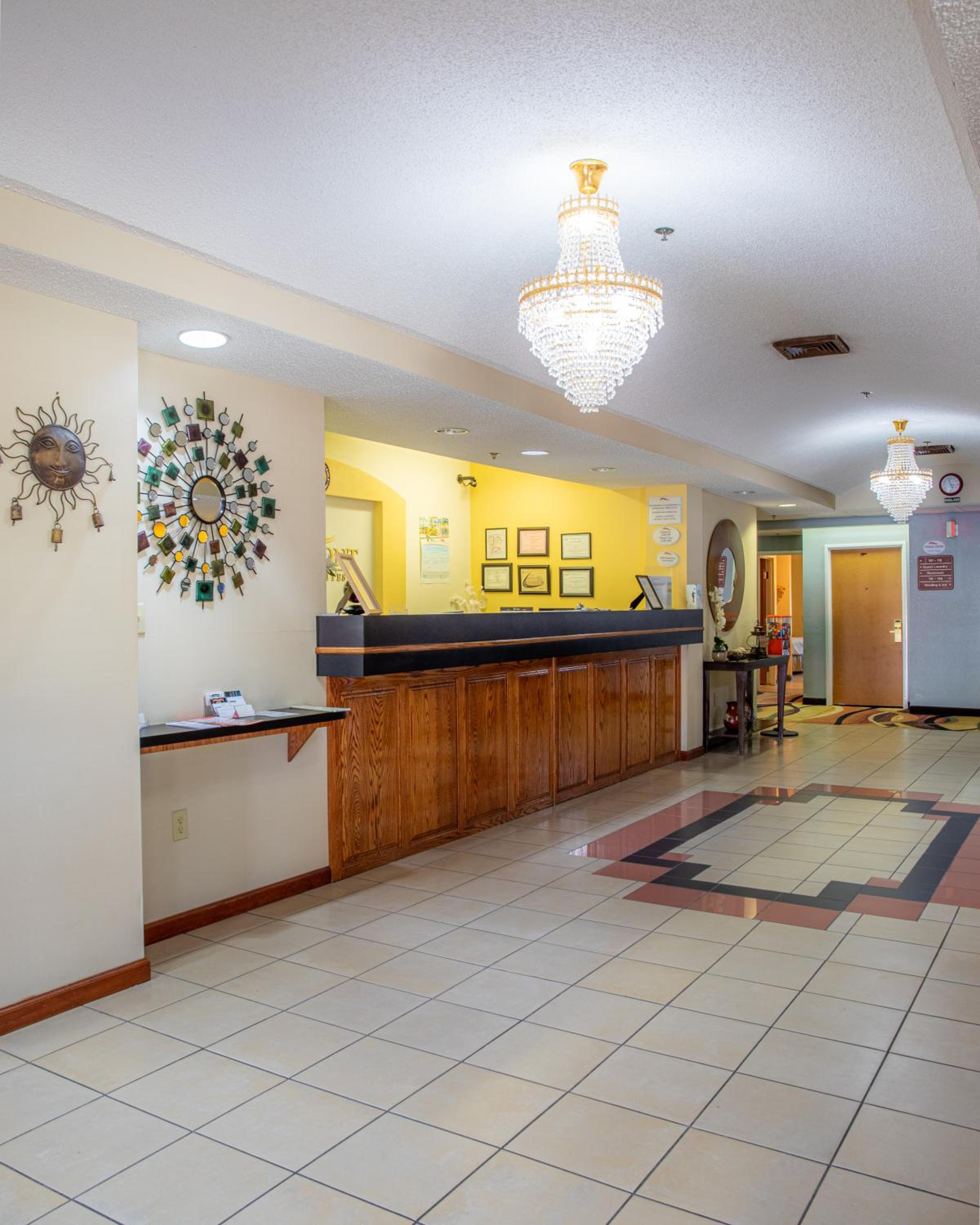 Newly Renovated Red Roof Inn & Suites Hinesville with breakfast, Zdjęcie 63