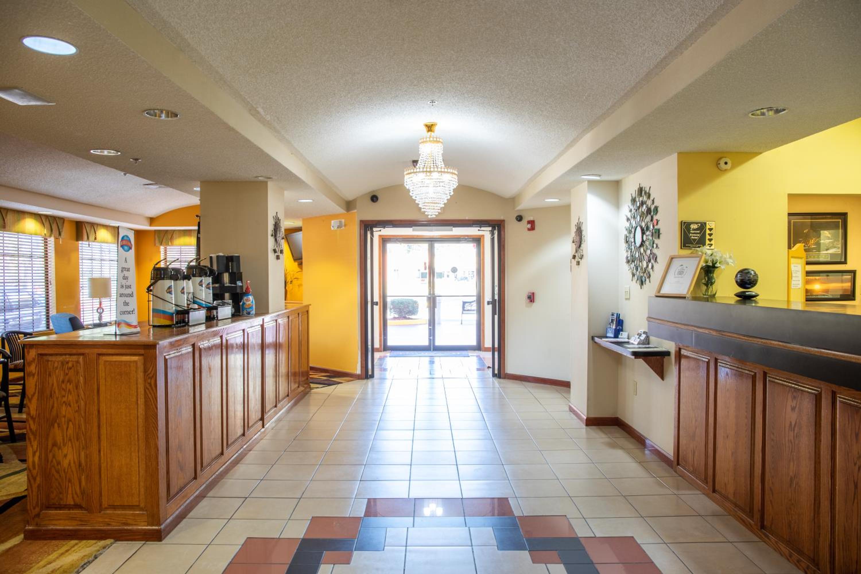 Newly Renovated Red Roof Inn & Suites Hinesville with breakfast, Zdjęcie 54