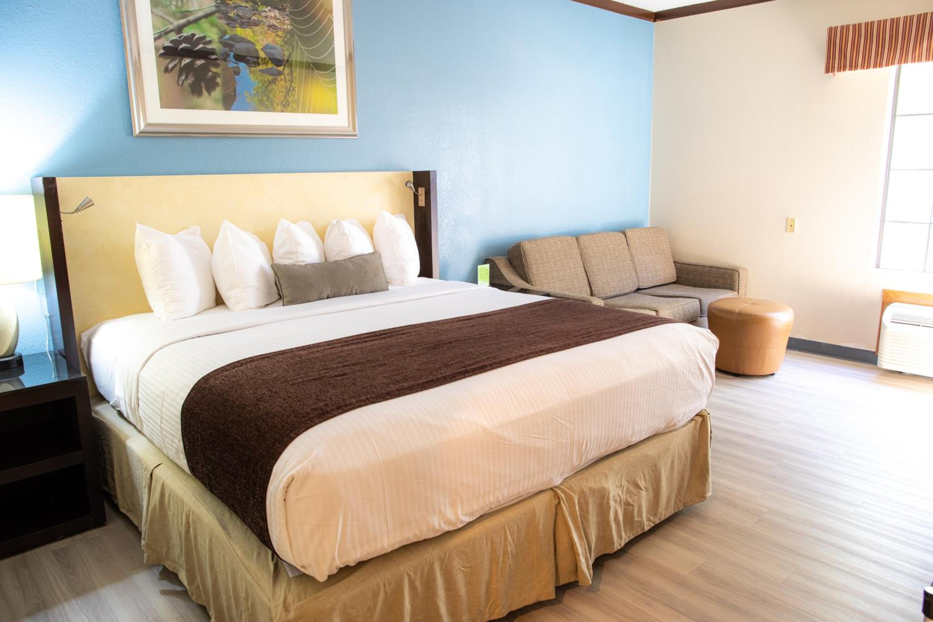 Newly Renovated Red Roof Inn & Suites Hinesville with breakfast, Zdjęcie 74