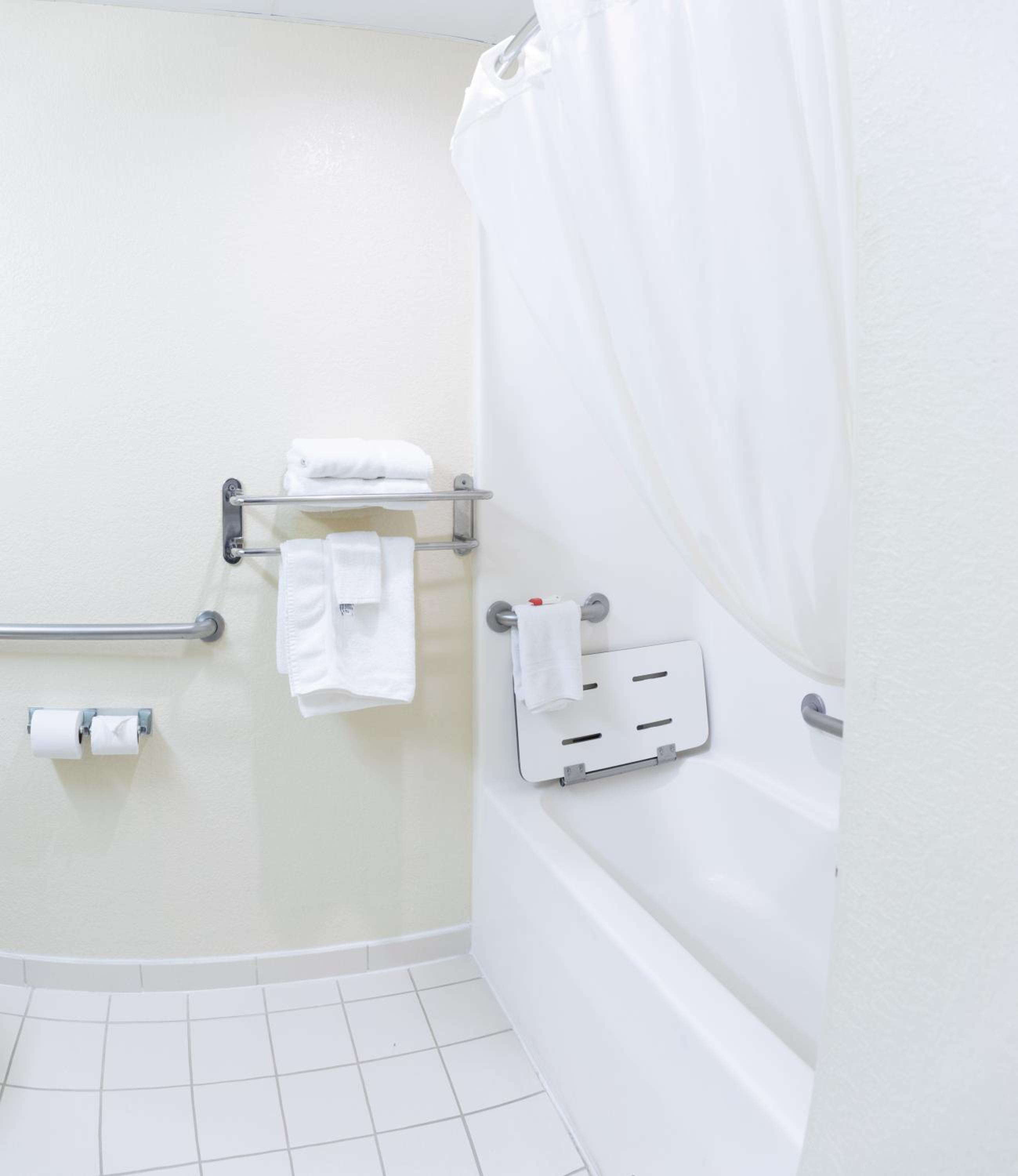 Newly Renovated Red Roof Inn & Suites Hinesville with breakfast, Zdjęcie 88